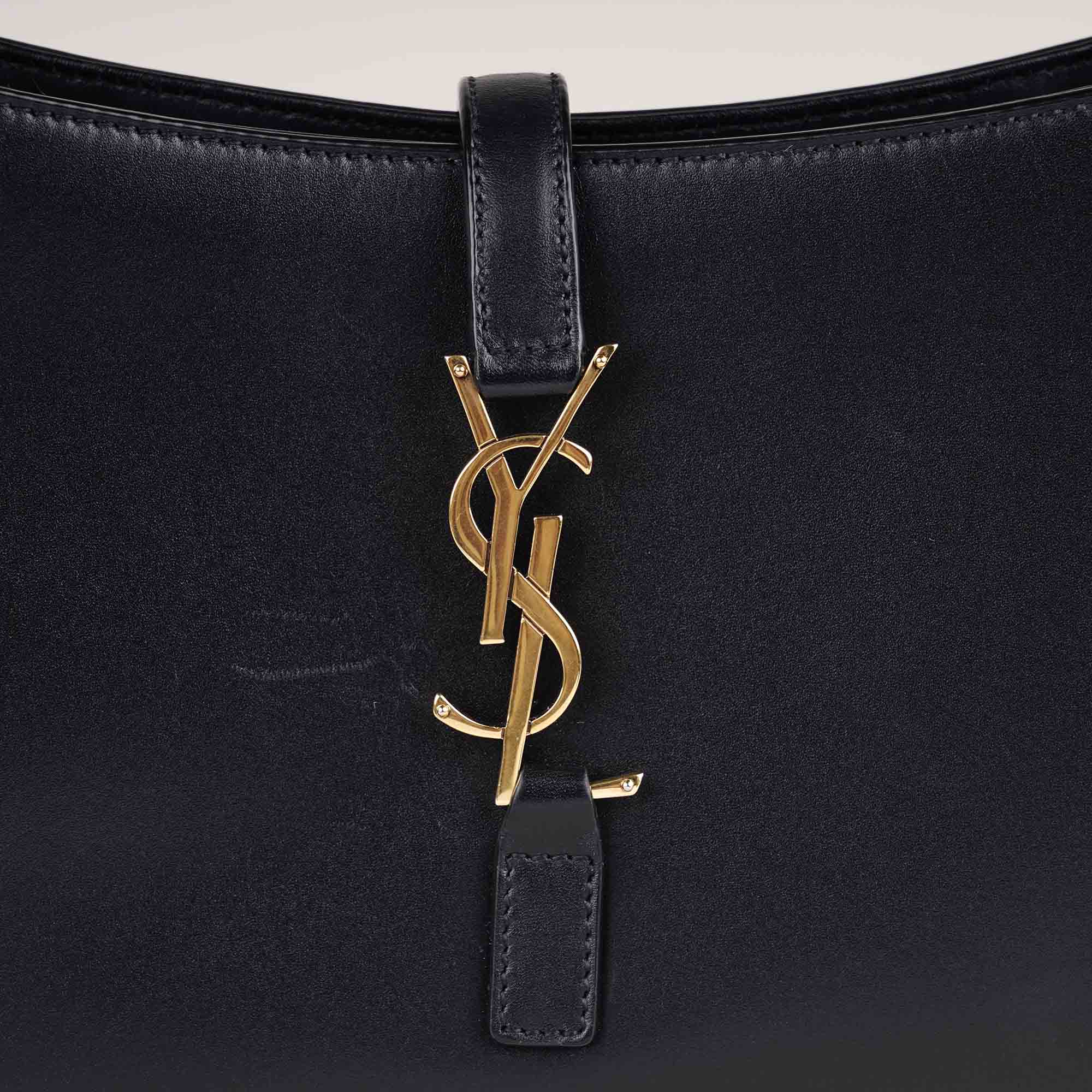 Le 5 Á 7 Shoulder Bag image