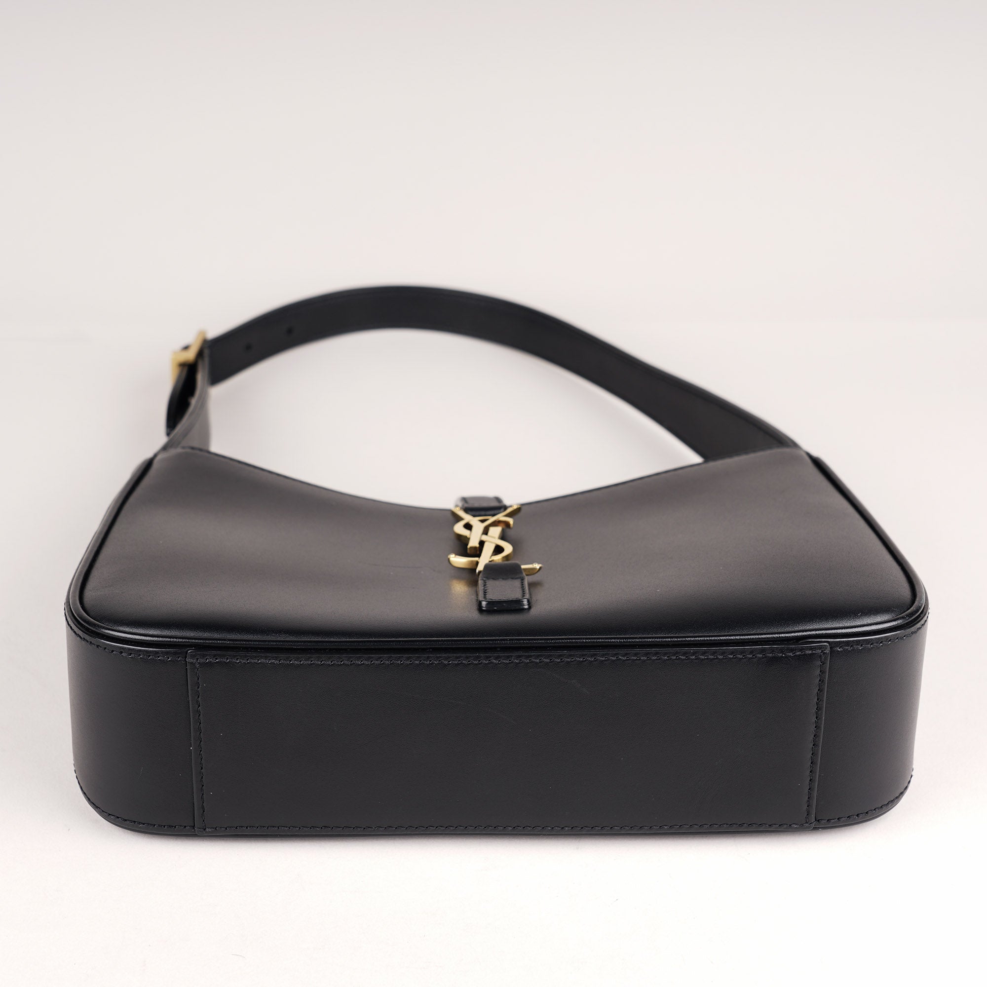 Le 5 Á 7 Shoulder Bag image