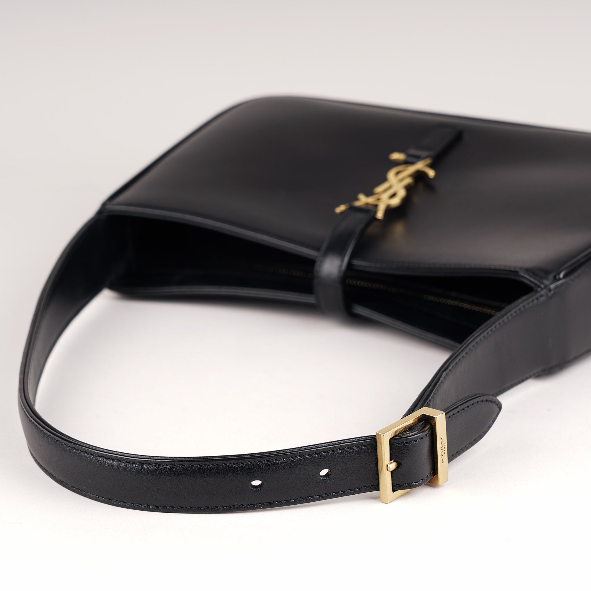 Le 5 Á 7 Shoulder Bag image