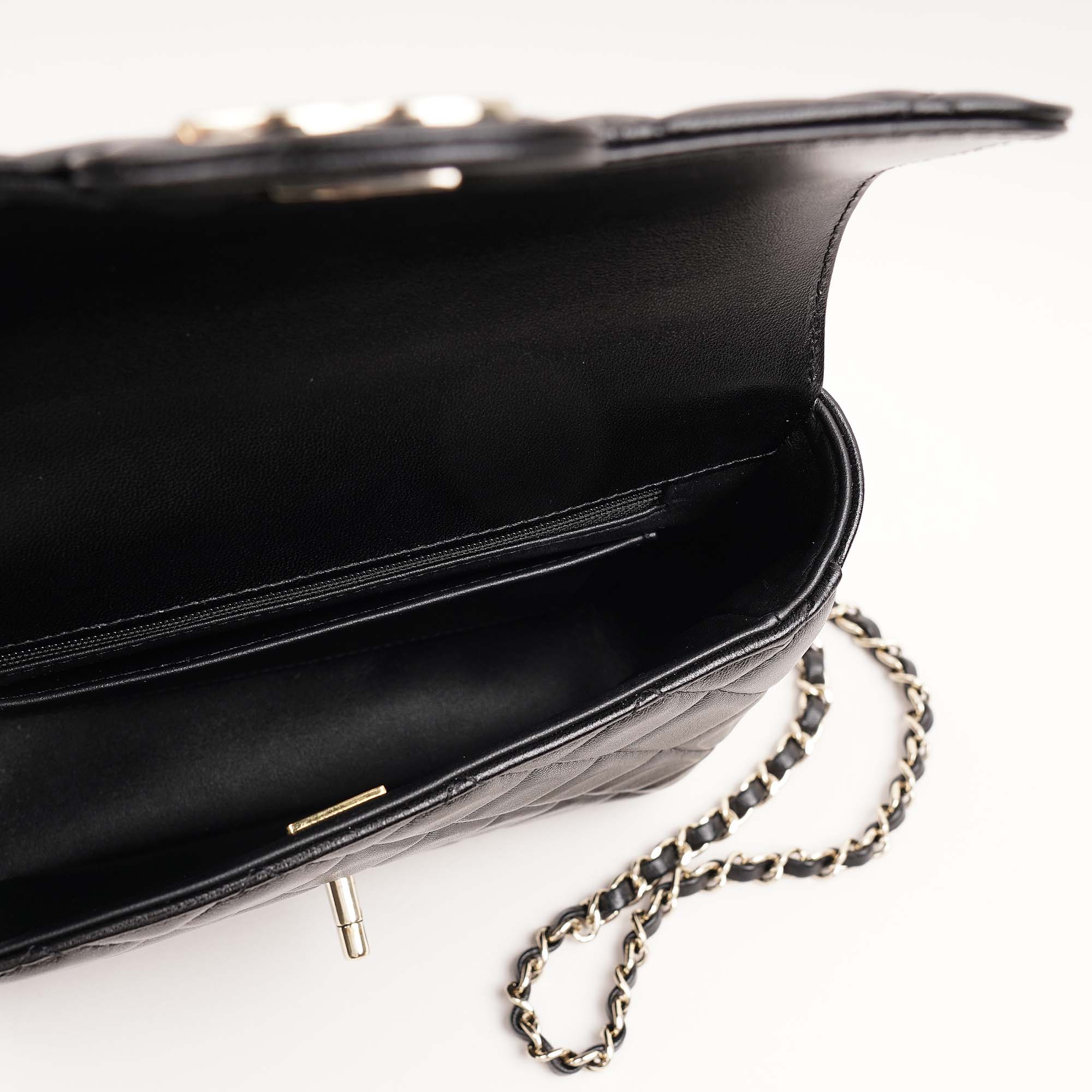 Flap with Top Handle image