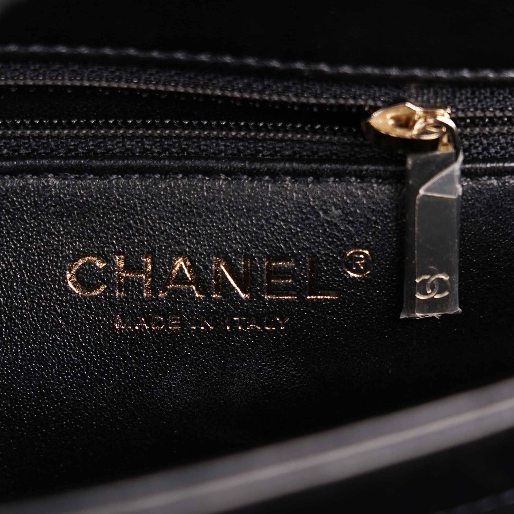 Medium Trendy Top Handle image