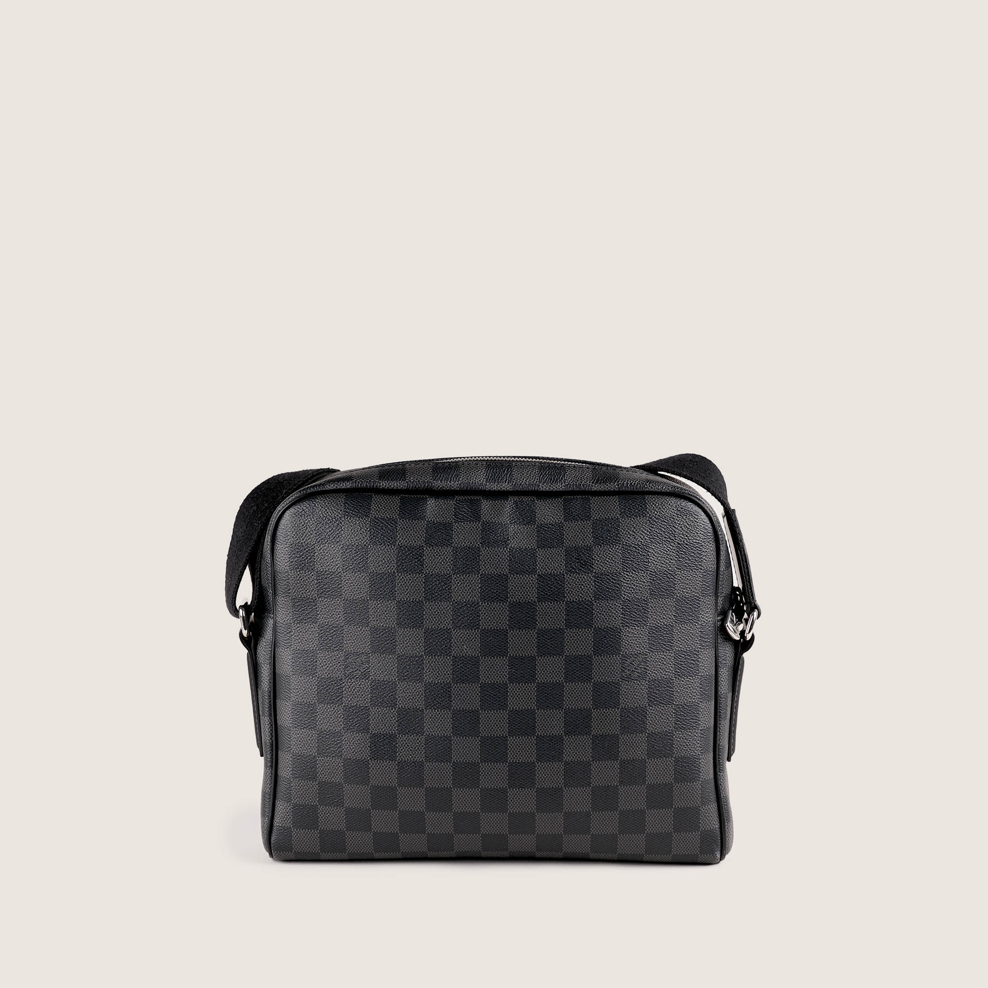 Daytona Reporter PM Messenger - LOUIS VUITTON - Affordable Luxury