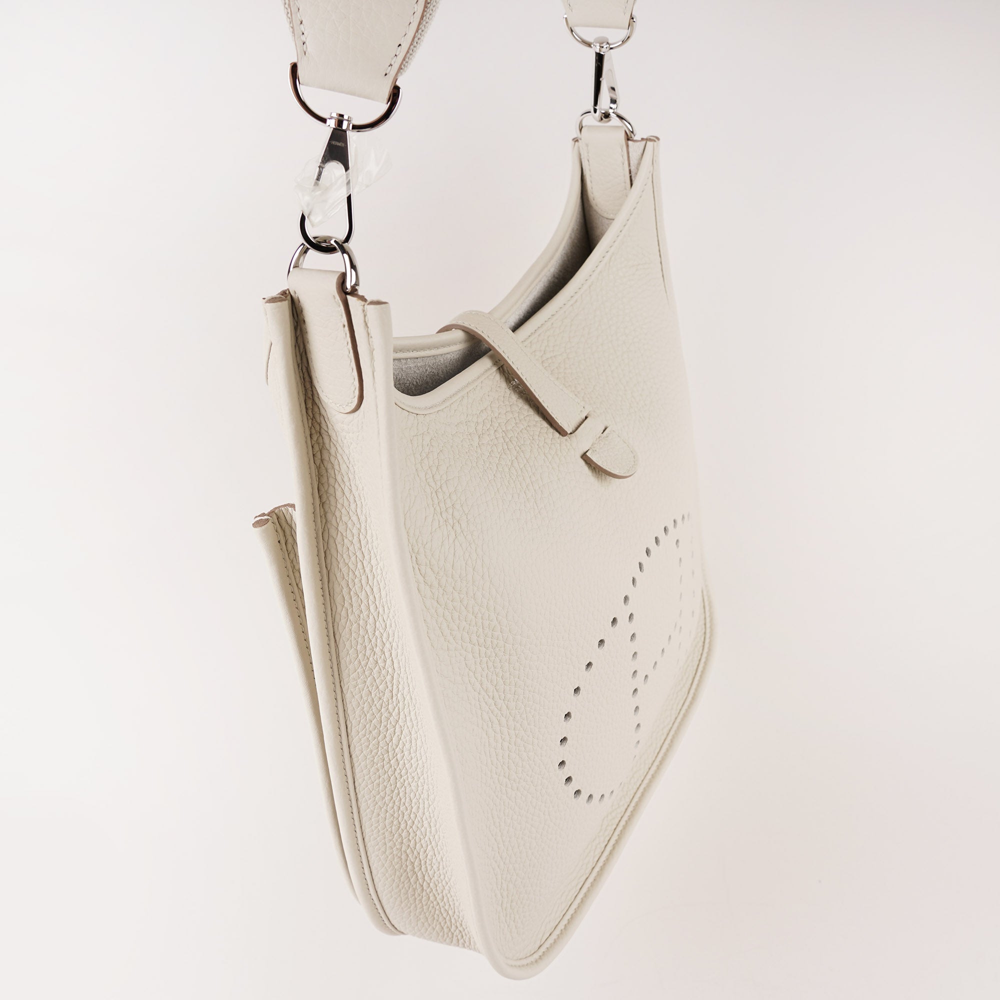 Evelyne III 29 Shoulder Bag - HERMÈS - Affordable Luxury image