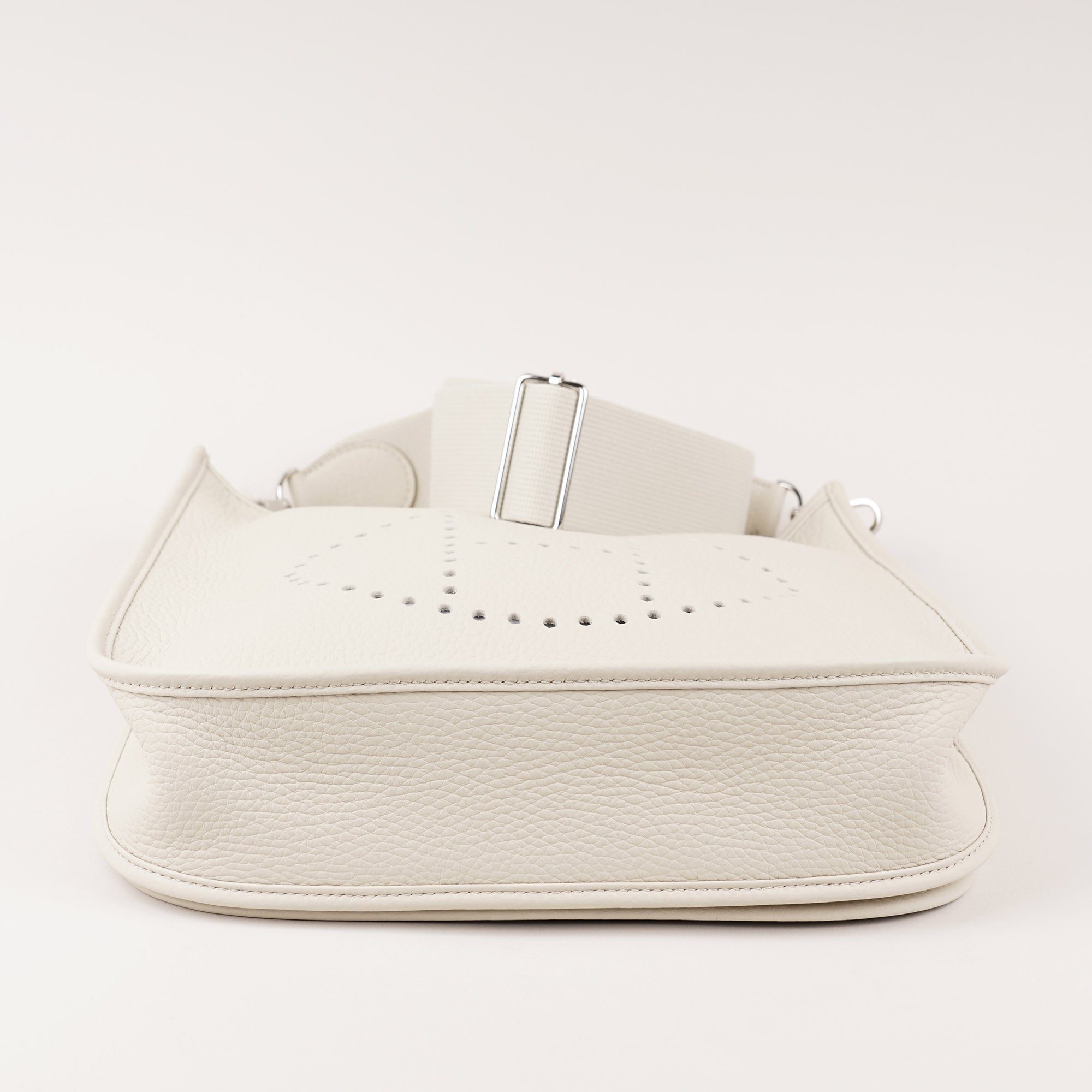 Evelyne III 29 Shoulder Bag - HERMÈS - Affordable Luxury image