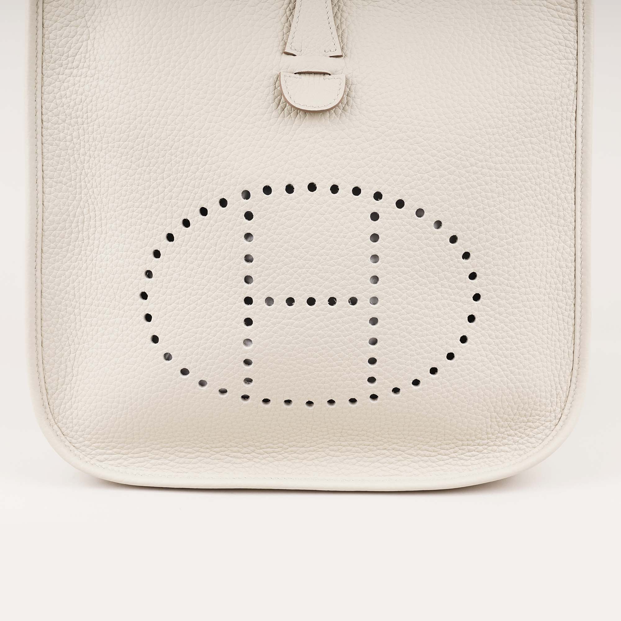 Evelyne III 29 Shoulder Bag - HERMÈS - Affordable Luxury image