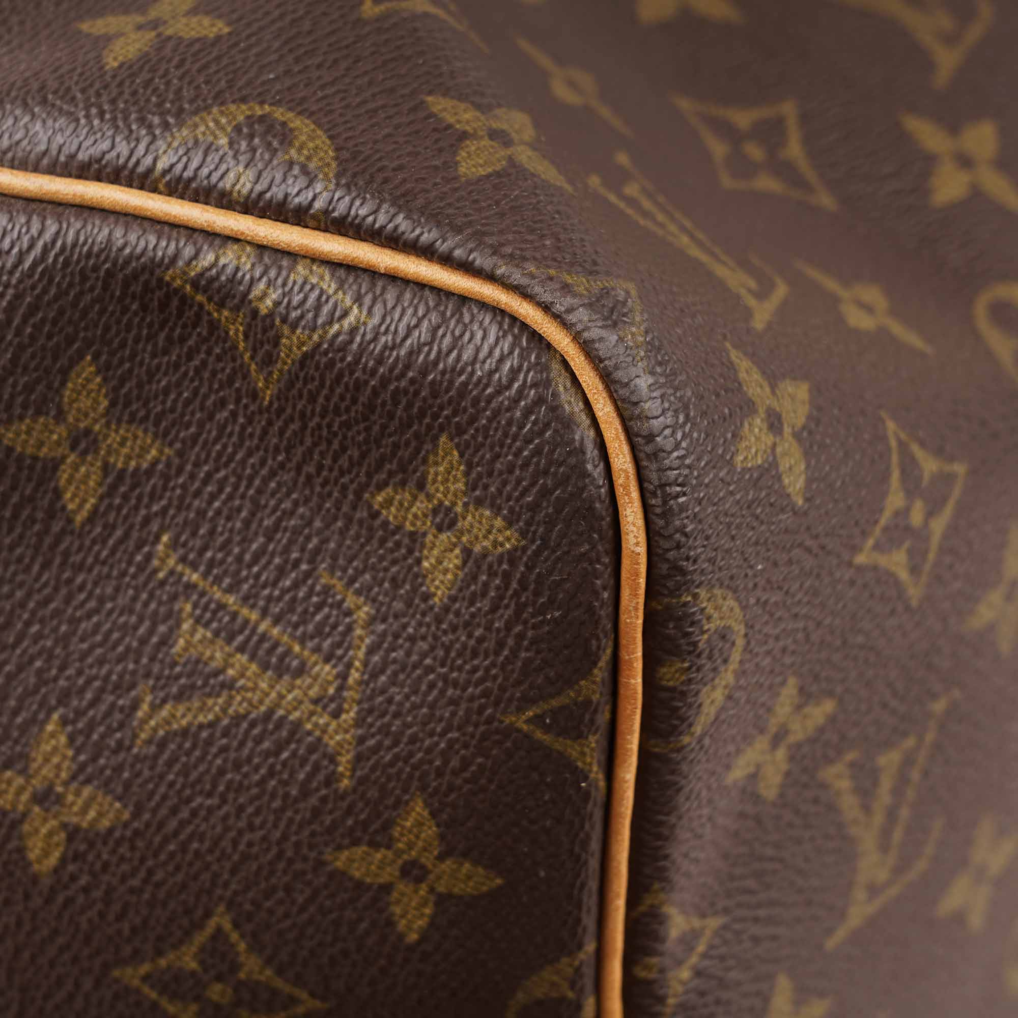 Keepall 55 Bandoulière Bag - LOUIS VUITTON - Affordable Luxury image