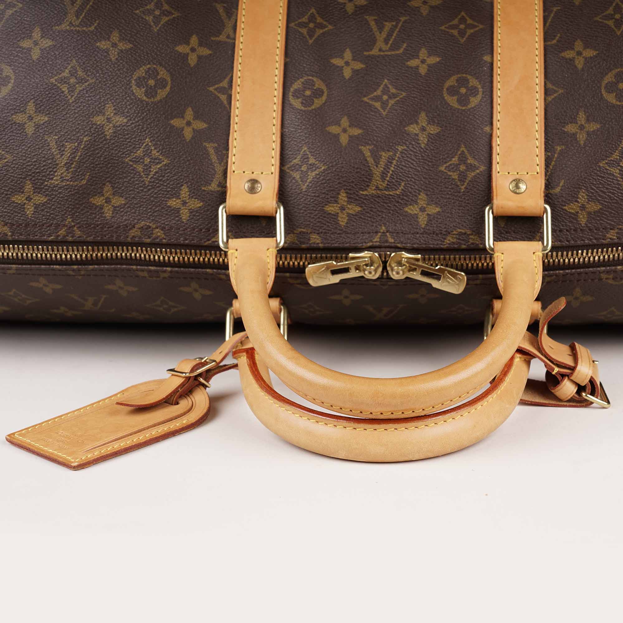 Keepall 55 Bandoulière Bag - LOUIS VUITTON - Affordable Luxury image