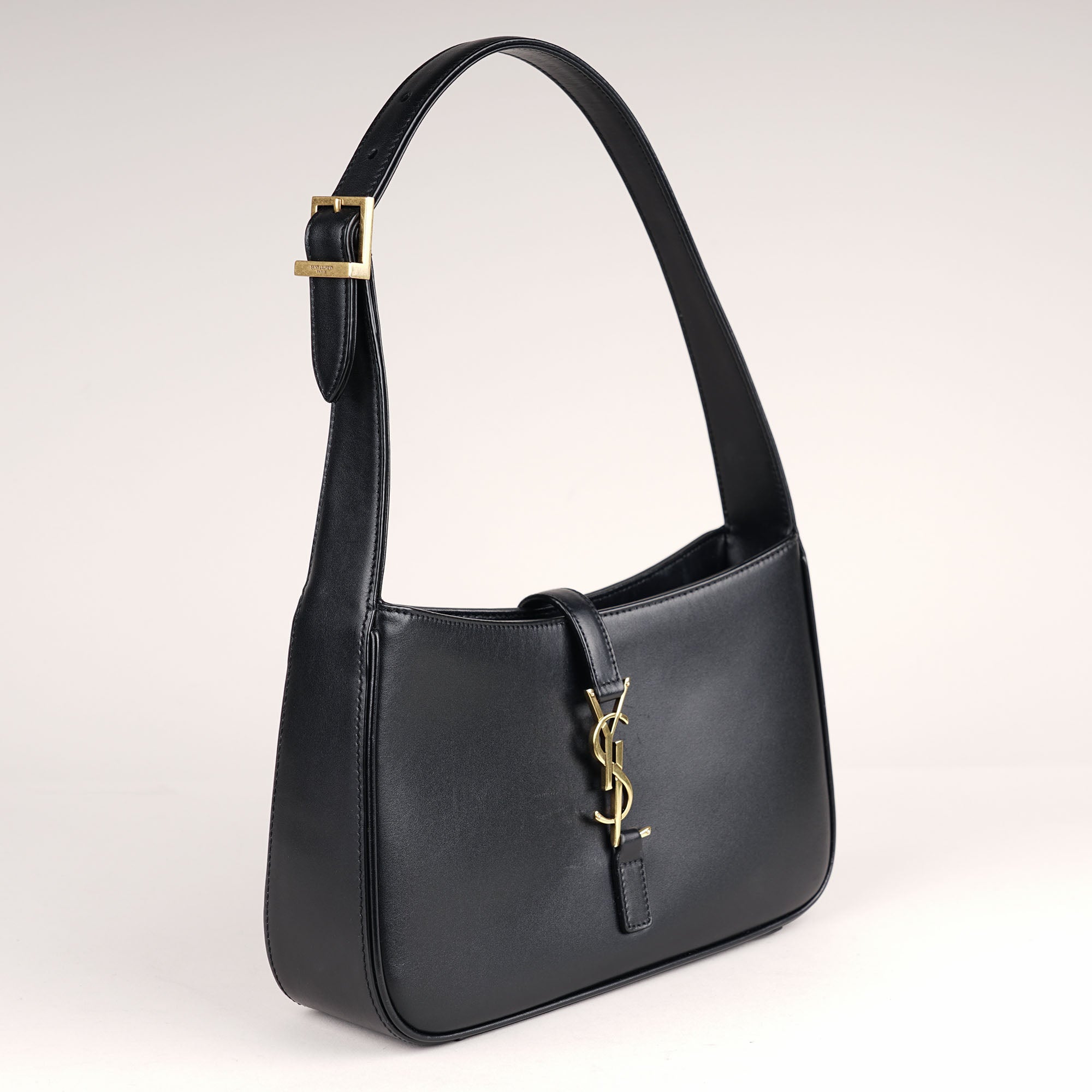 Le 5 Á 7 Shoulder Bag - SAINT LAURENT - Affordable Luxury image