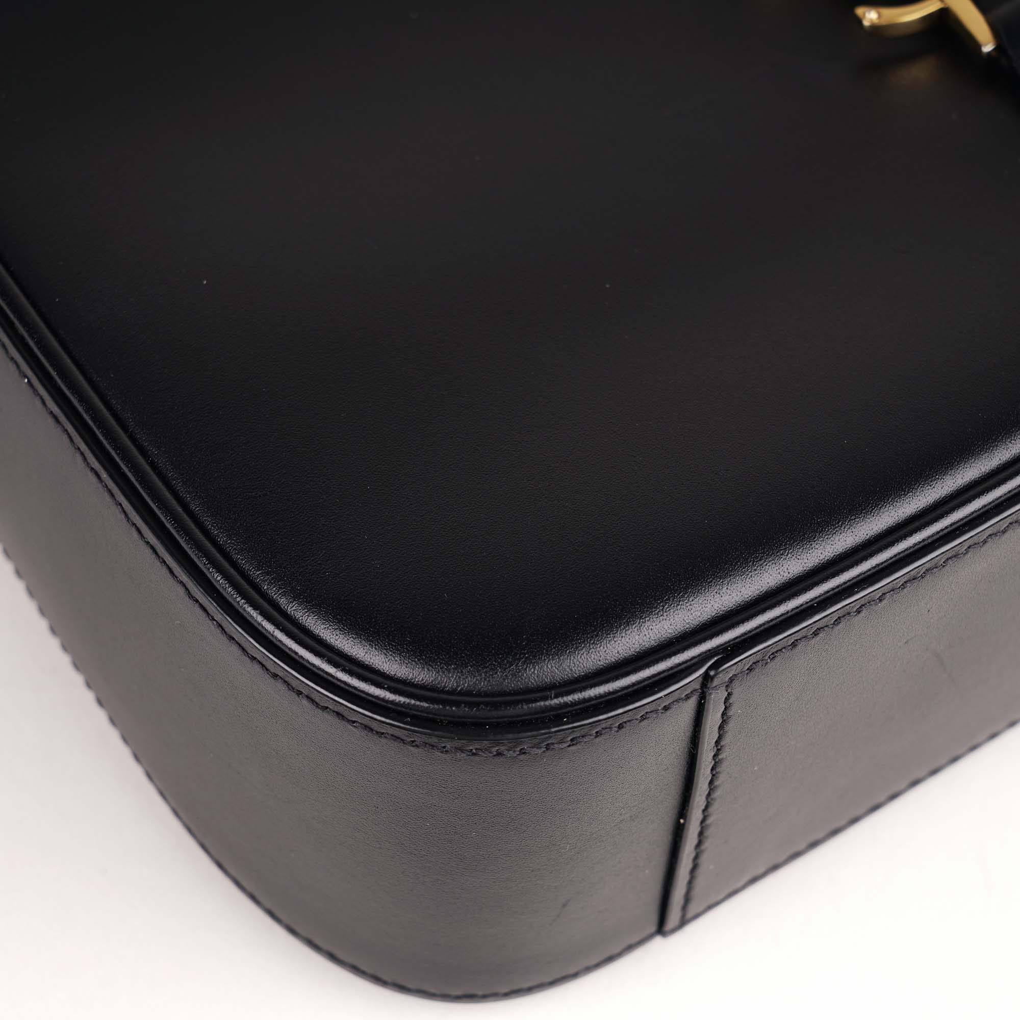 Le 5 Á 7 Shoulder Bag - SAINT LAURENT - Affordable Luxury image