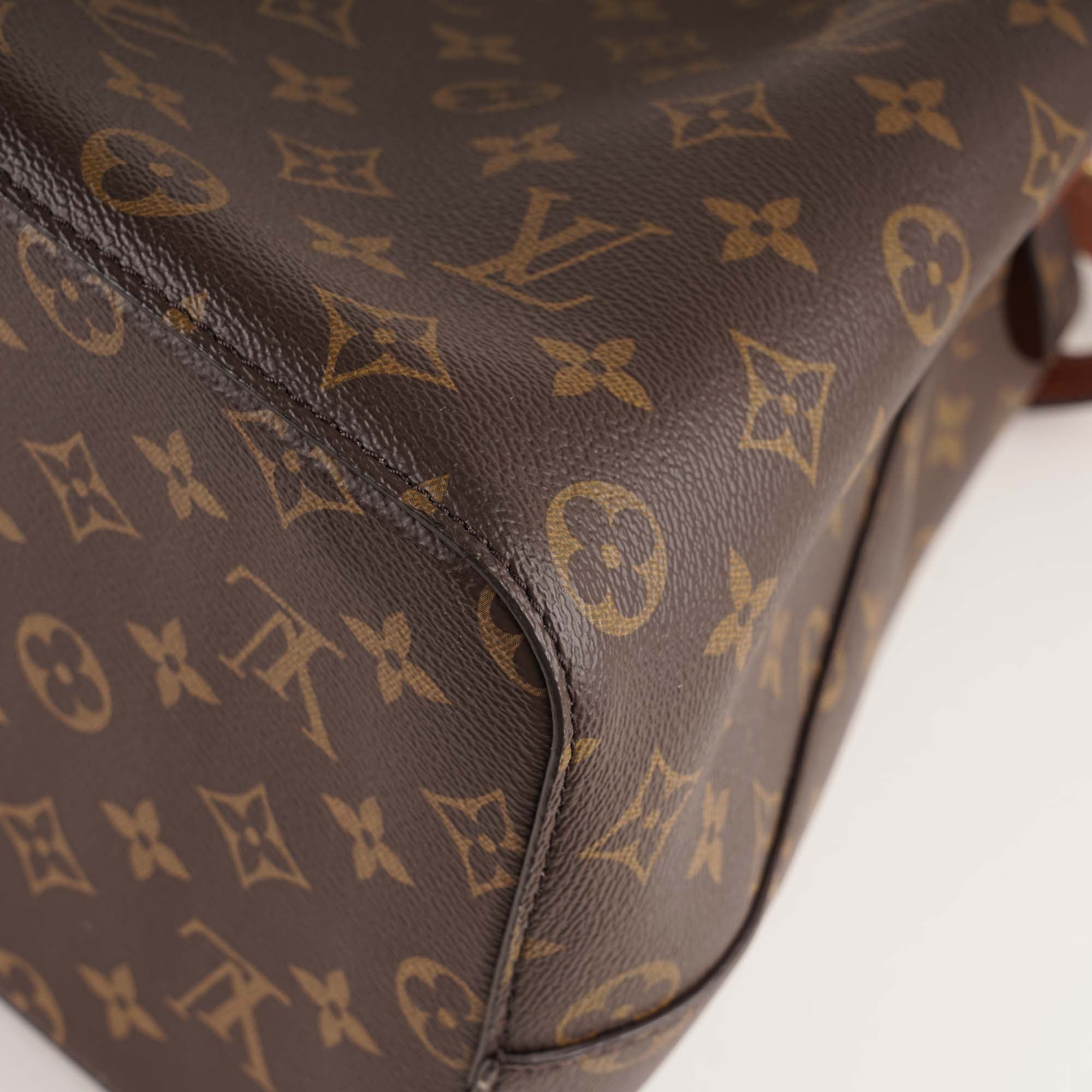 NéoNoé Bucket Bag - LOUIS VUITTON - Affordable Luxury image