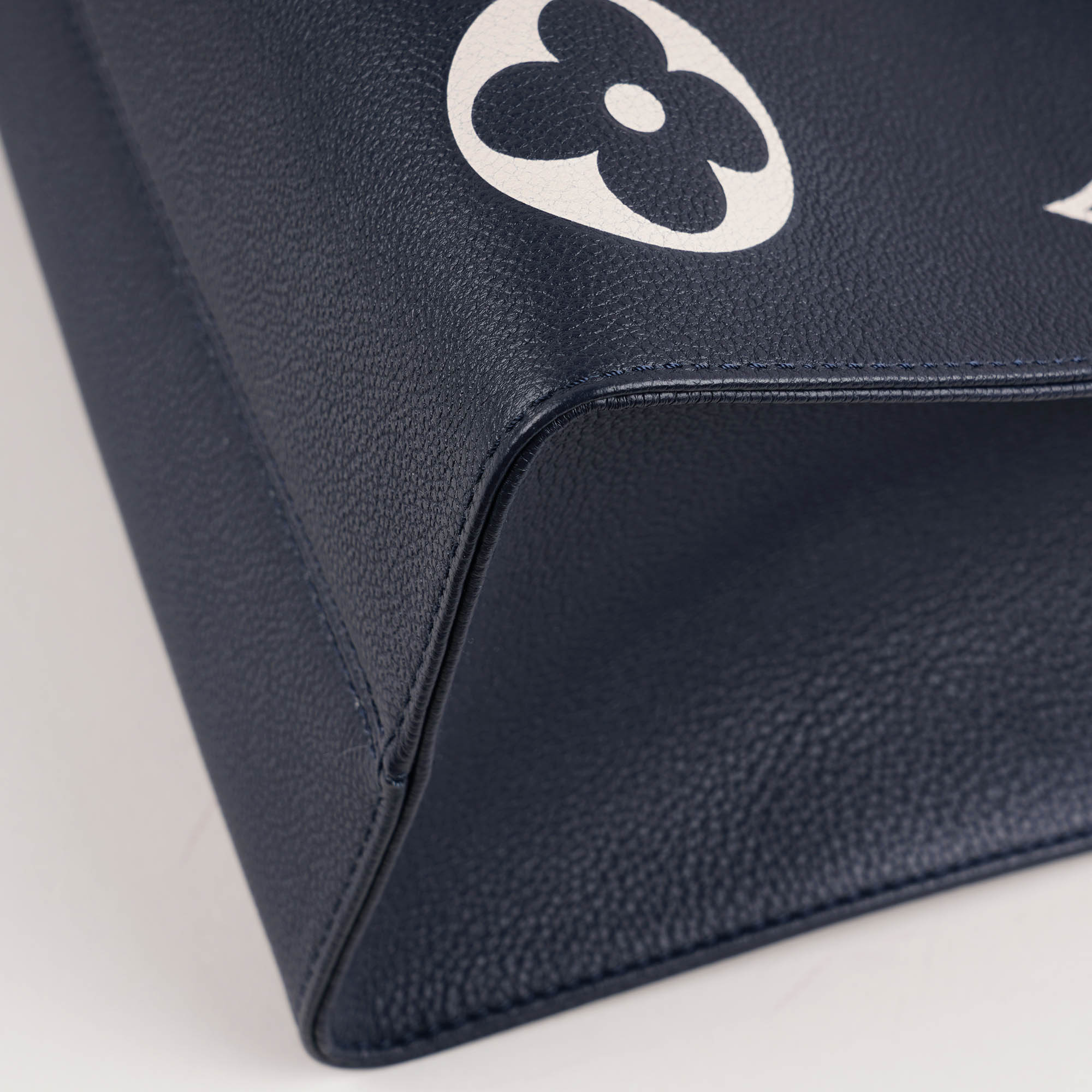 Onthego MM - LOUIS VUITTON - Affordable Luxury image