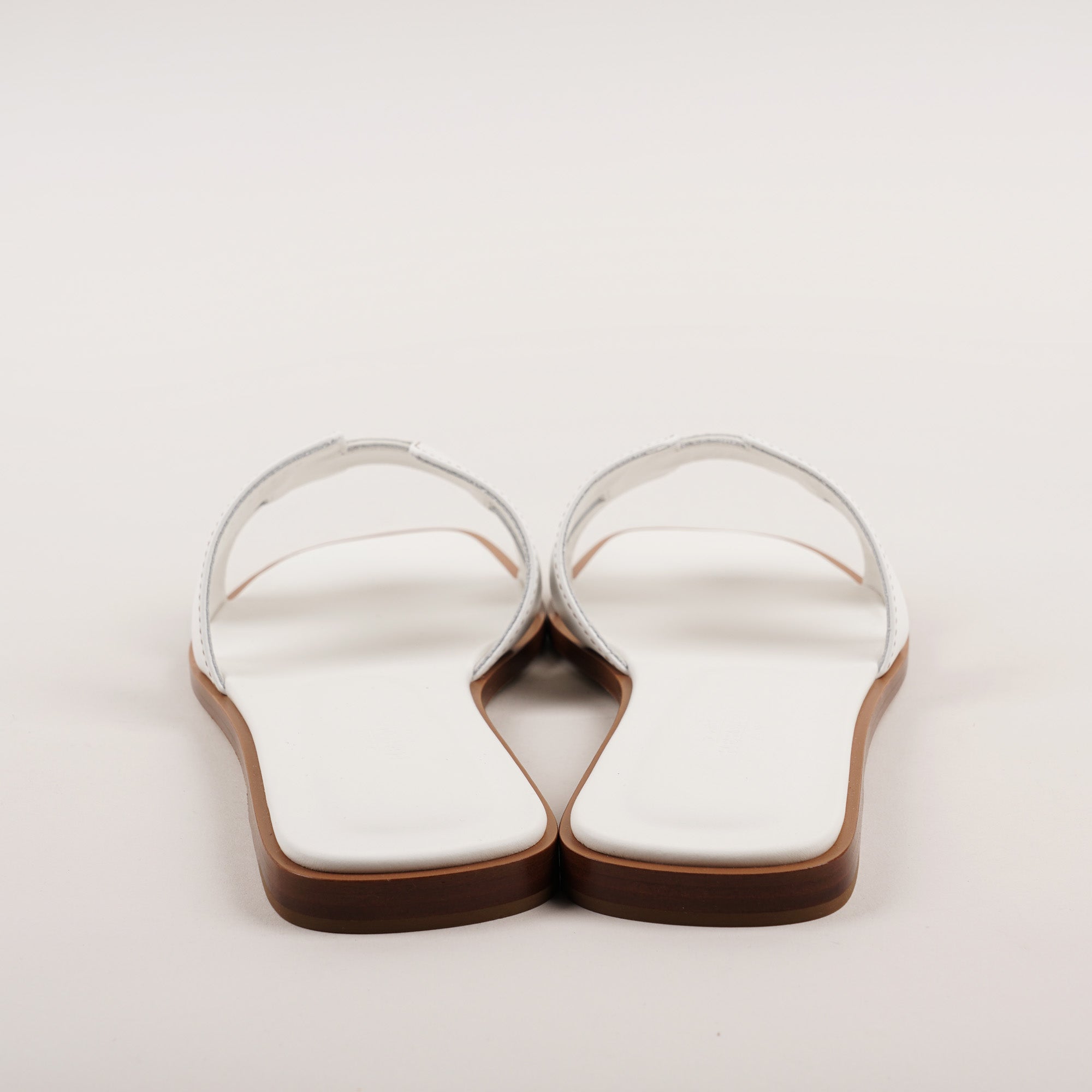 Oran Sandals 37.5 - HERMÈS - Affordable Luxury image