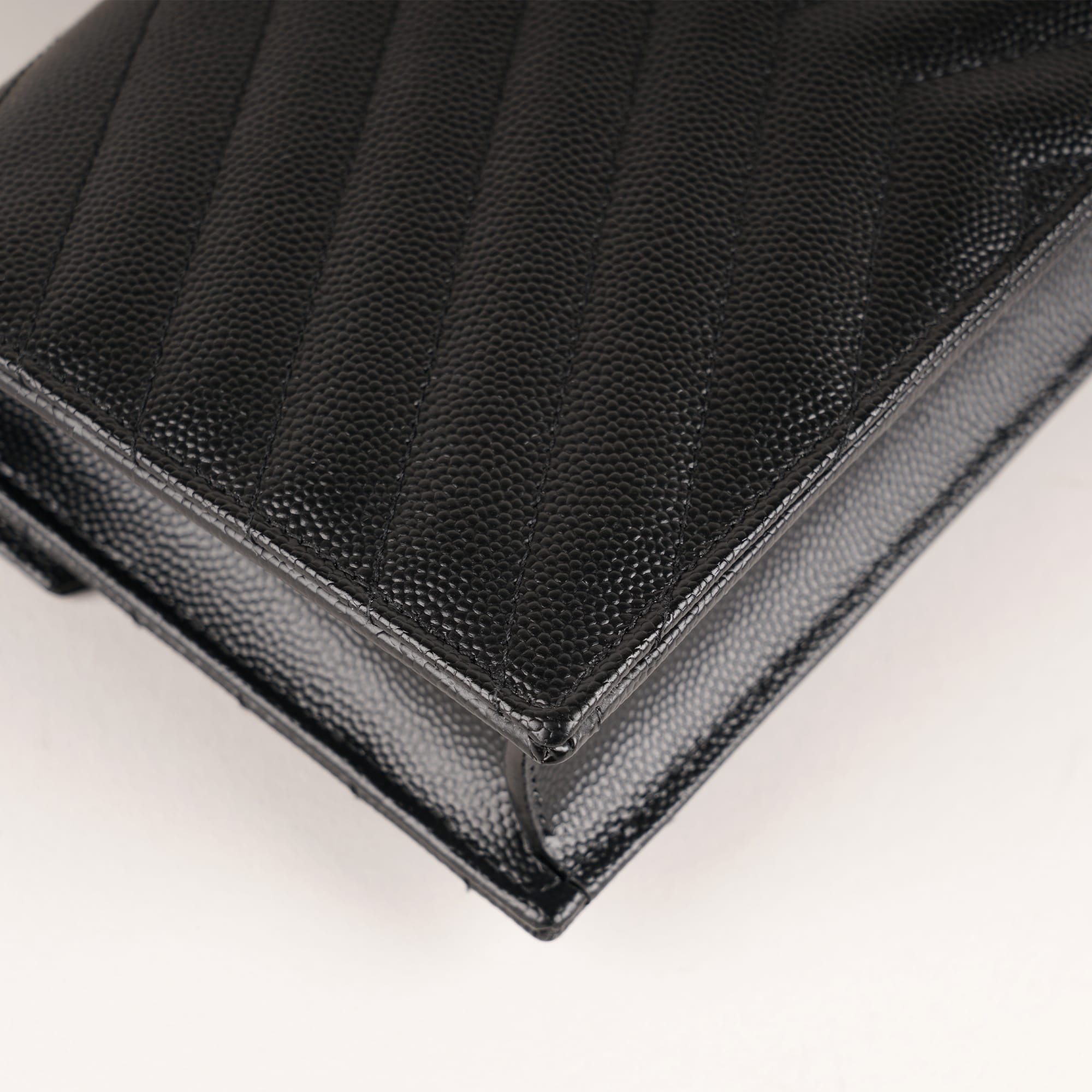Small Cassandre Chain Wallet - SAINT LAURENT - Affordable Luxury image
