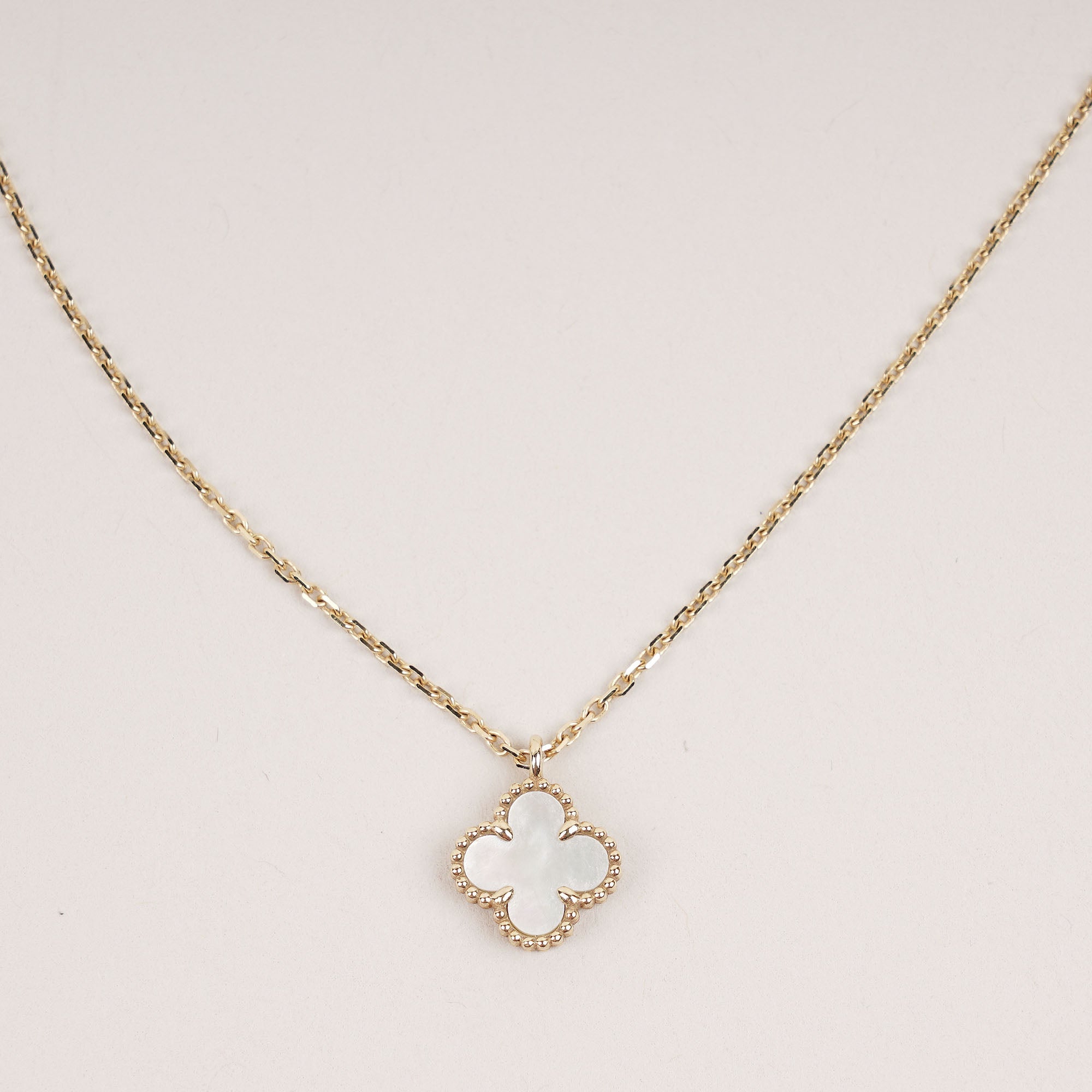 Sweet Alhambra Pendant Necklace - VAN CLEEF & ARPELS - Affordable Luxury image