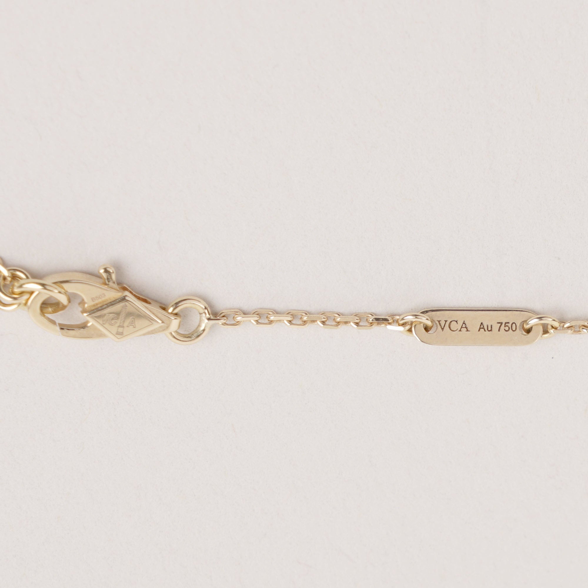 Sweet Alhambra Pendant Necklace - VAN CLEEF & ARPELS - Affordable Luxury image