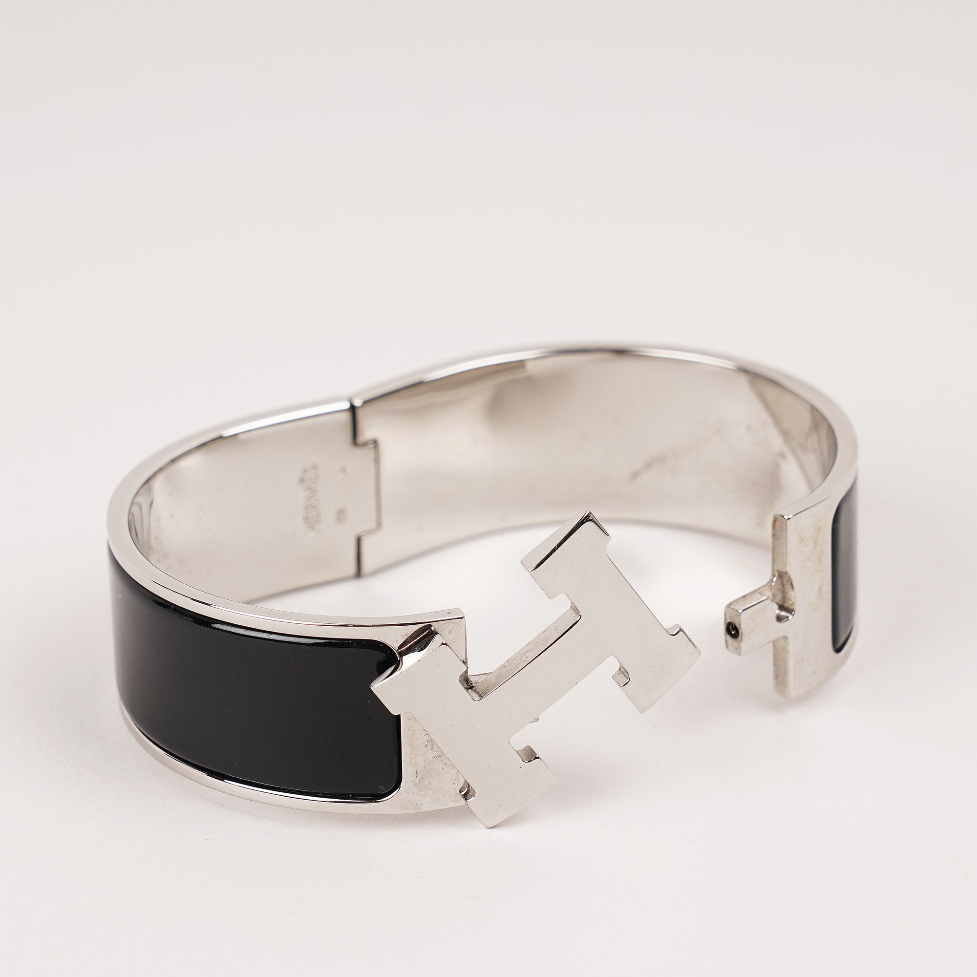 Wide Clic H Bracelet GM - HERMÈS - Affordable Luxury image