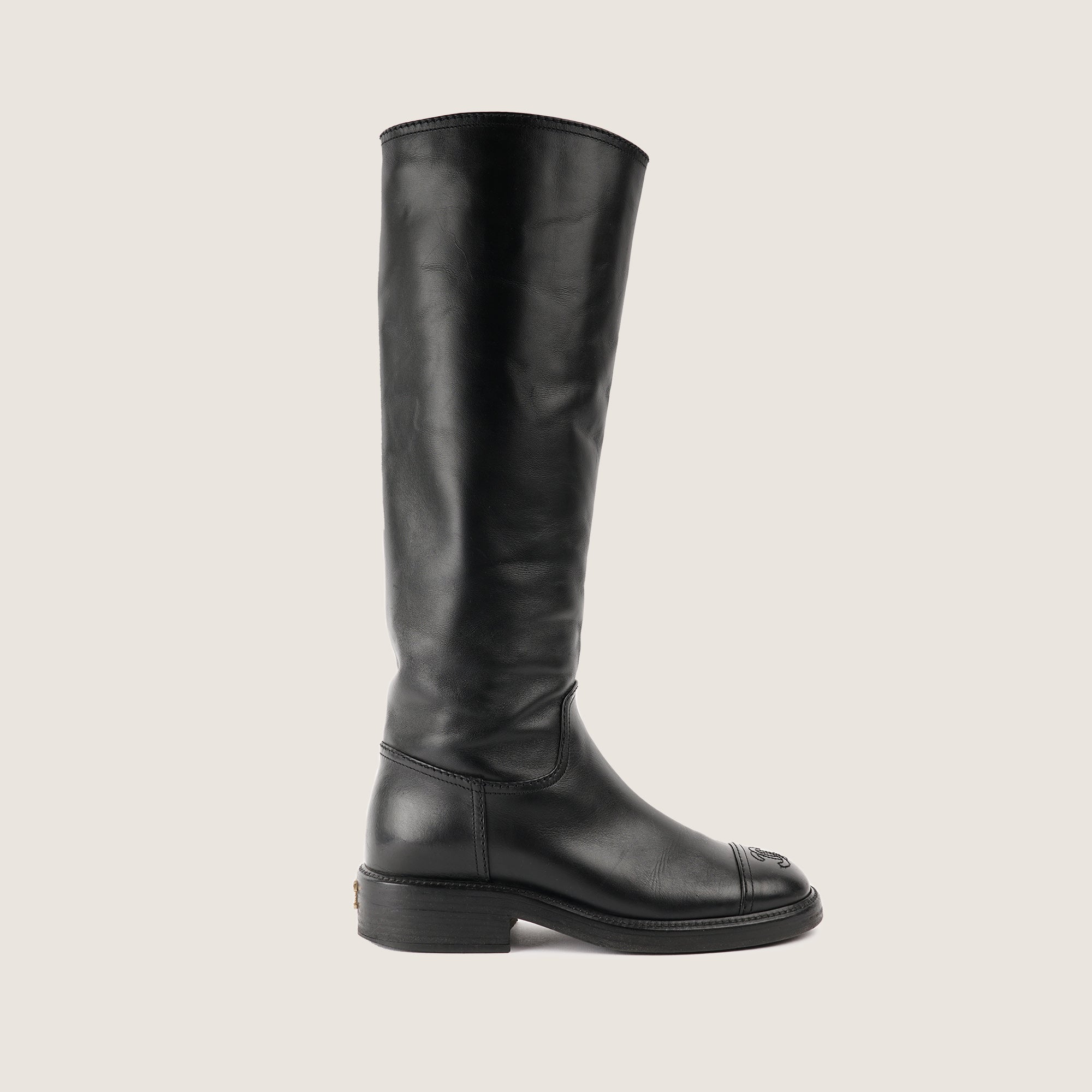 Boots 37 - CHANEL - Affordable Luxury image