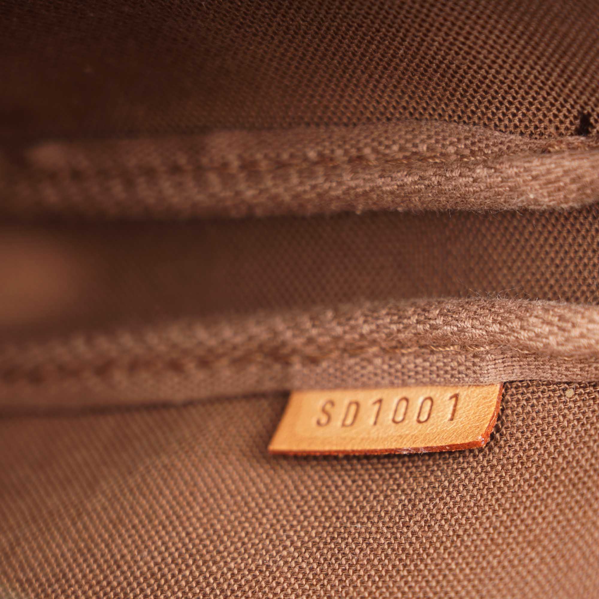 Pochette Accessoires NM - LOUIS VUITTON - Affordable Luxury image