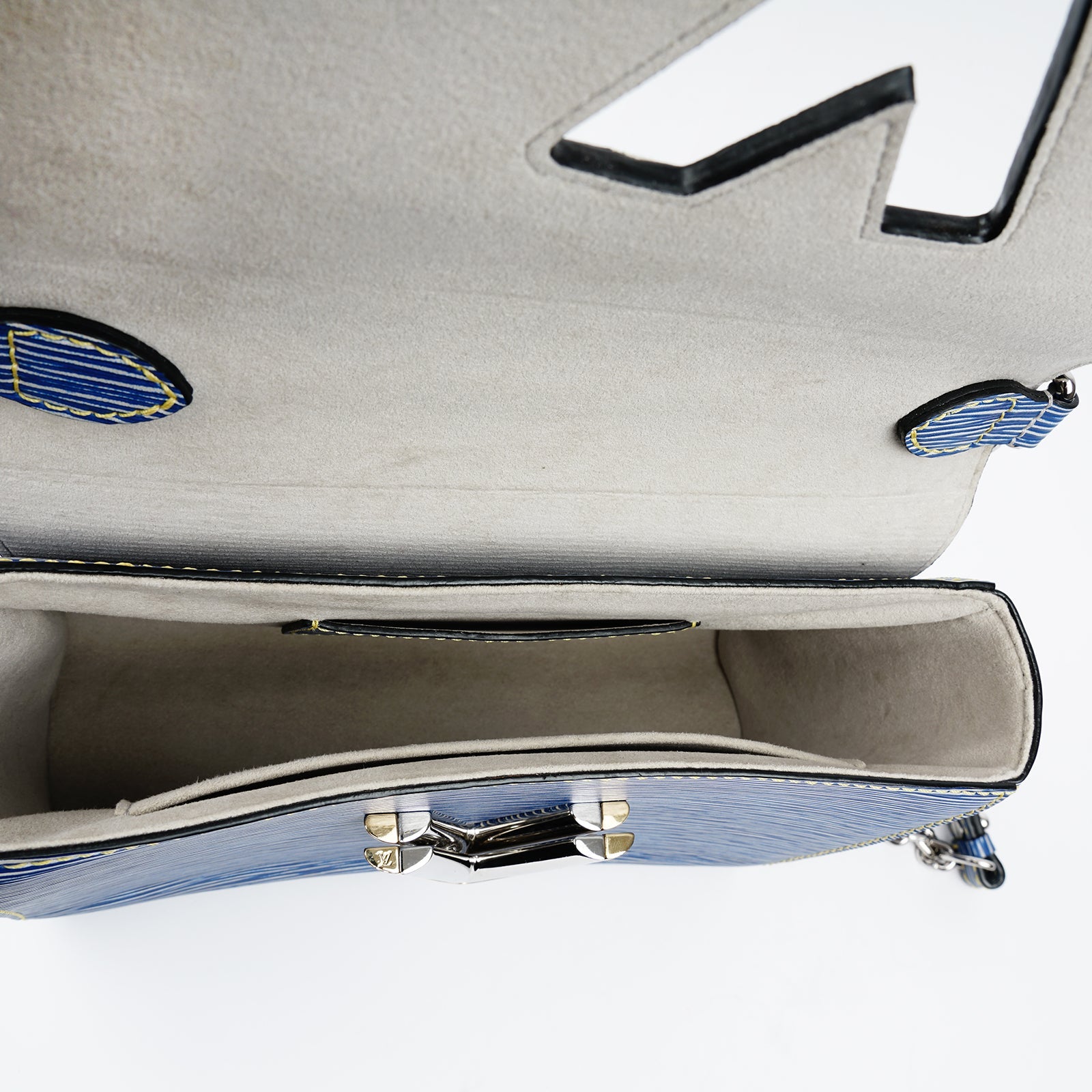 Twist MM Shoulder Bag - LOUIS VUITTON - Affordable Luxury image