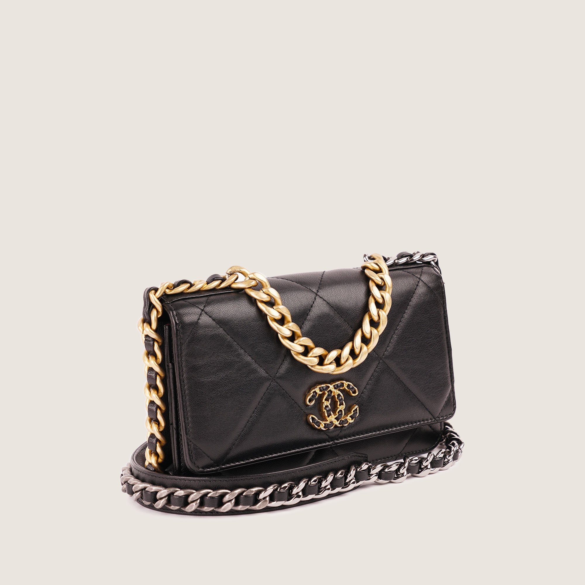 Wallet On Chain 19 - CHANEL - Affordable Luxury image