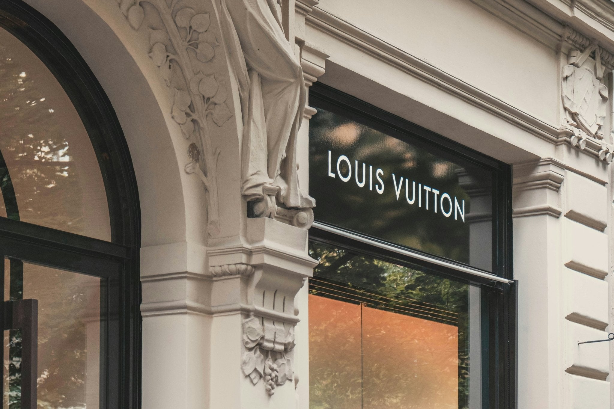 The Most Iconic Louis Vuitton Bags – and How to Choose the Right One card image