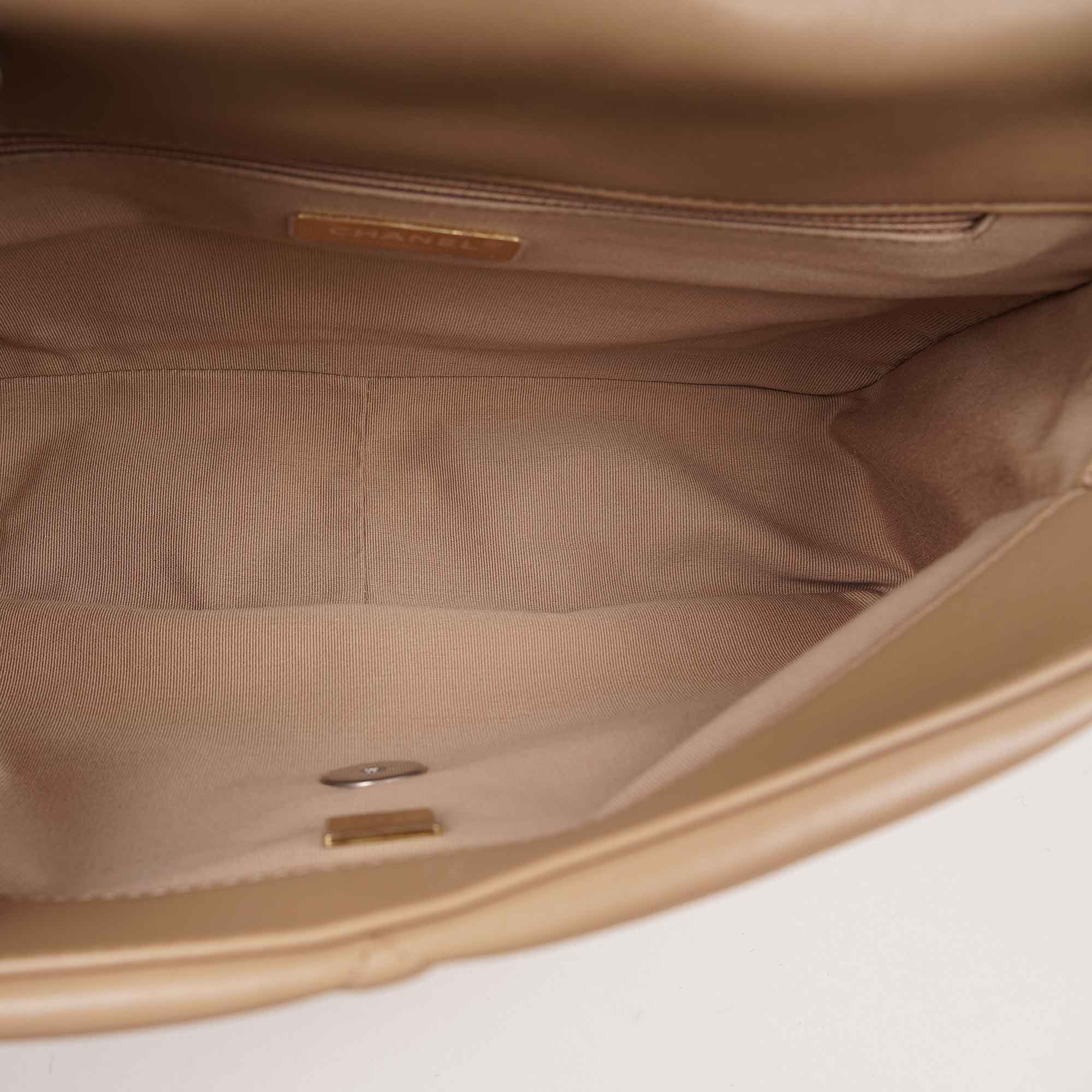 19 Medium/Large Flap - CHANEL - Affordable Luxury image