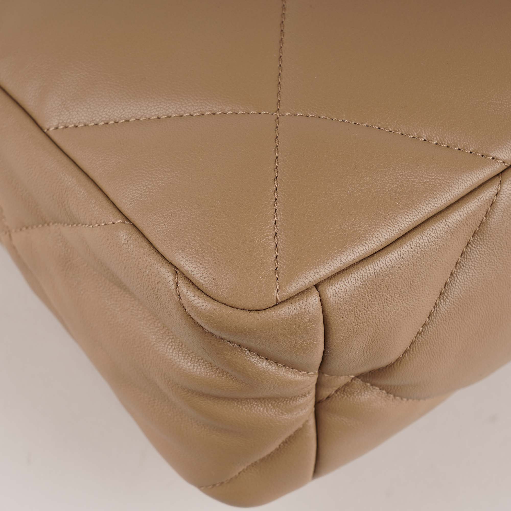 19 Medium/Large Flap - CHANEL - Affordable Luxury image