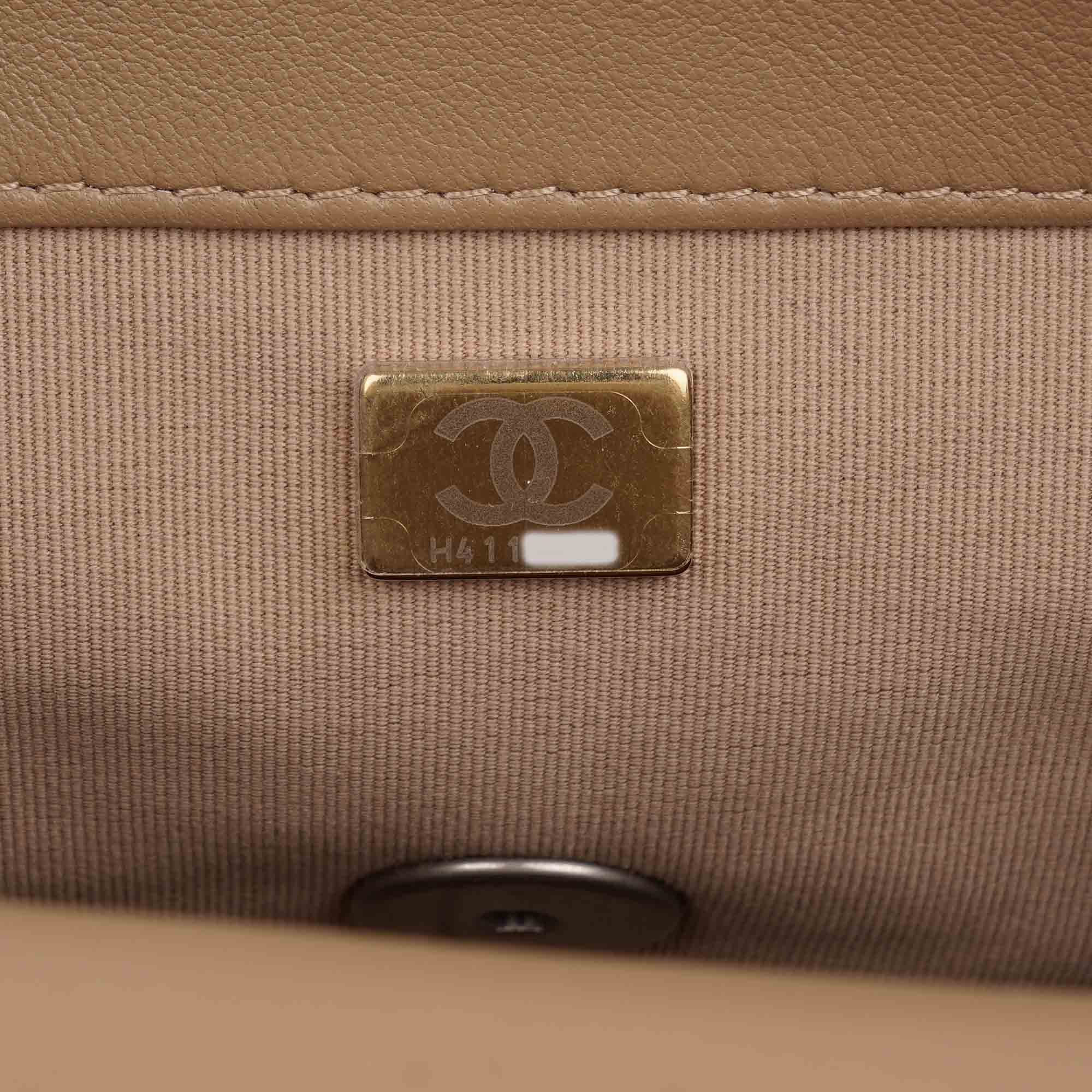 19 Medium/Large Flap - CHANEL - Affordable Luxury image