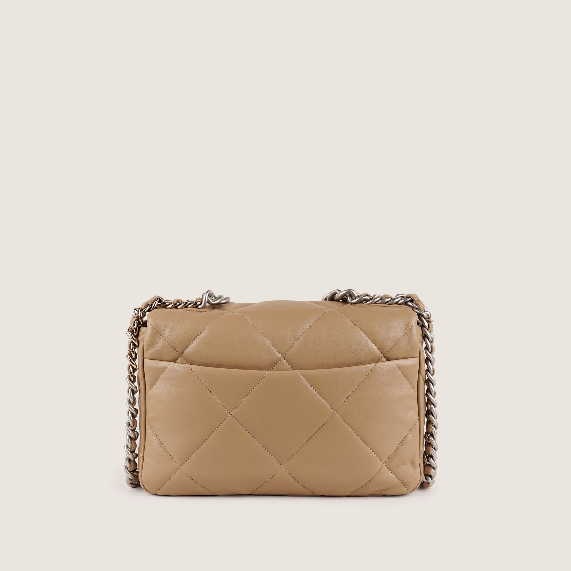 19 Medium/Large Flap - CHANEL - Affordable Luxury image