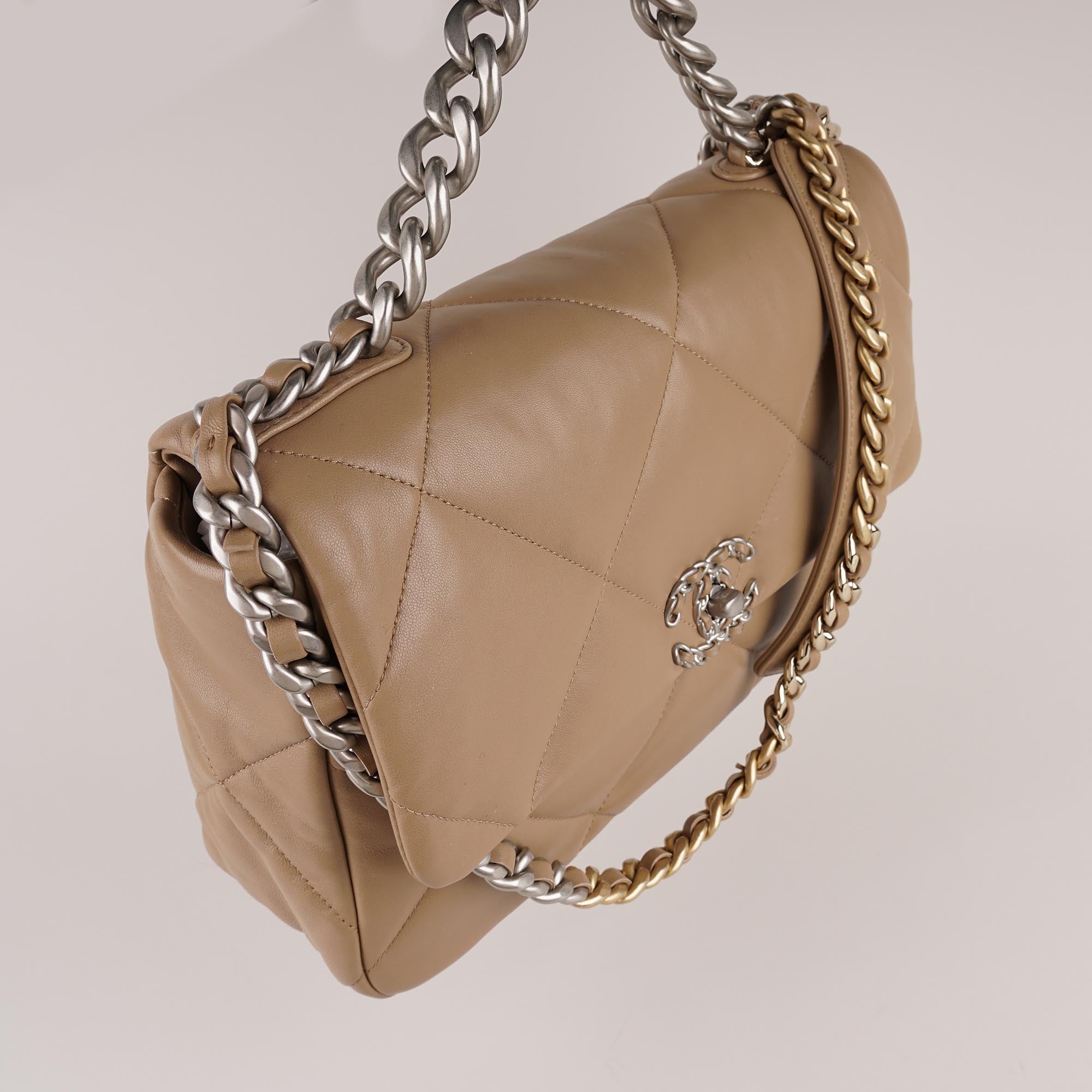 19 Medium/Large Flap - CHANEL - Affordable Luxury image