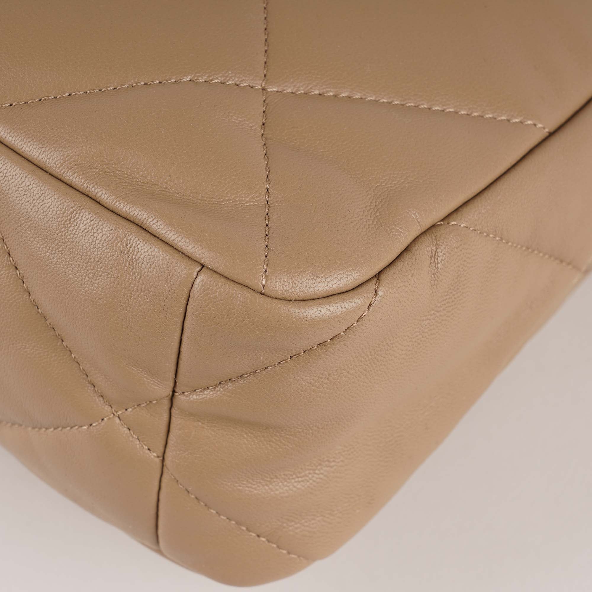 19 Medium/Large Flap - CHANEL - Affordable Luxury image