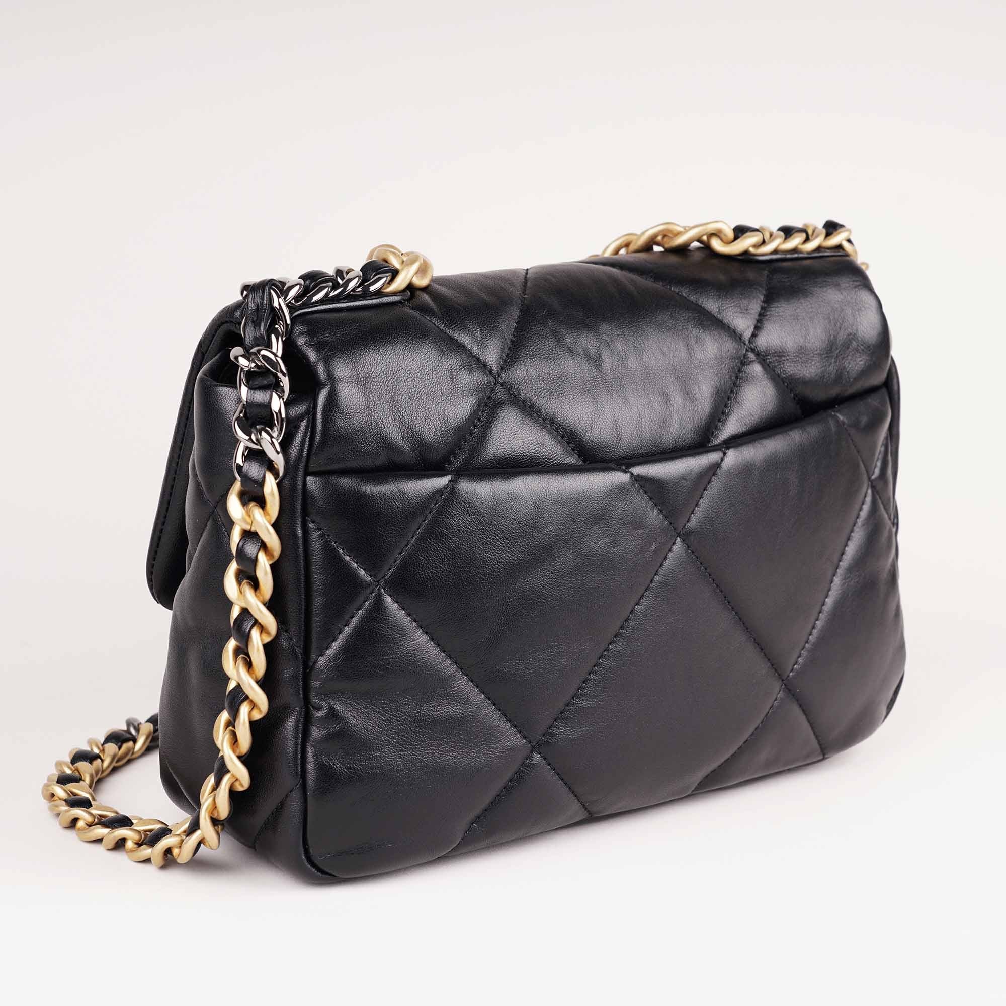 19 Small Flap - CHANEL - Affordable Luxury image