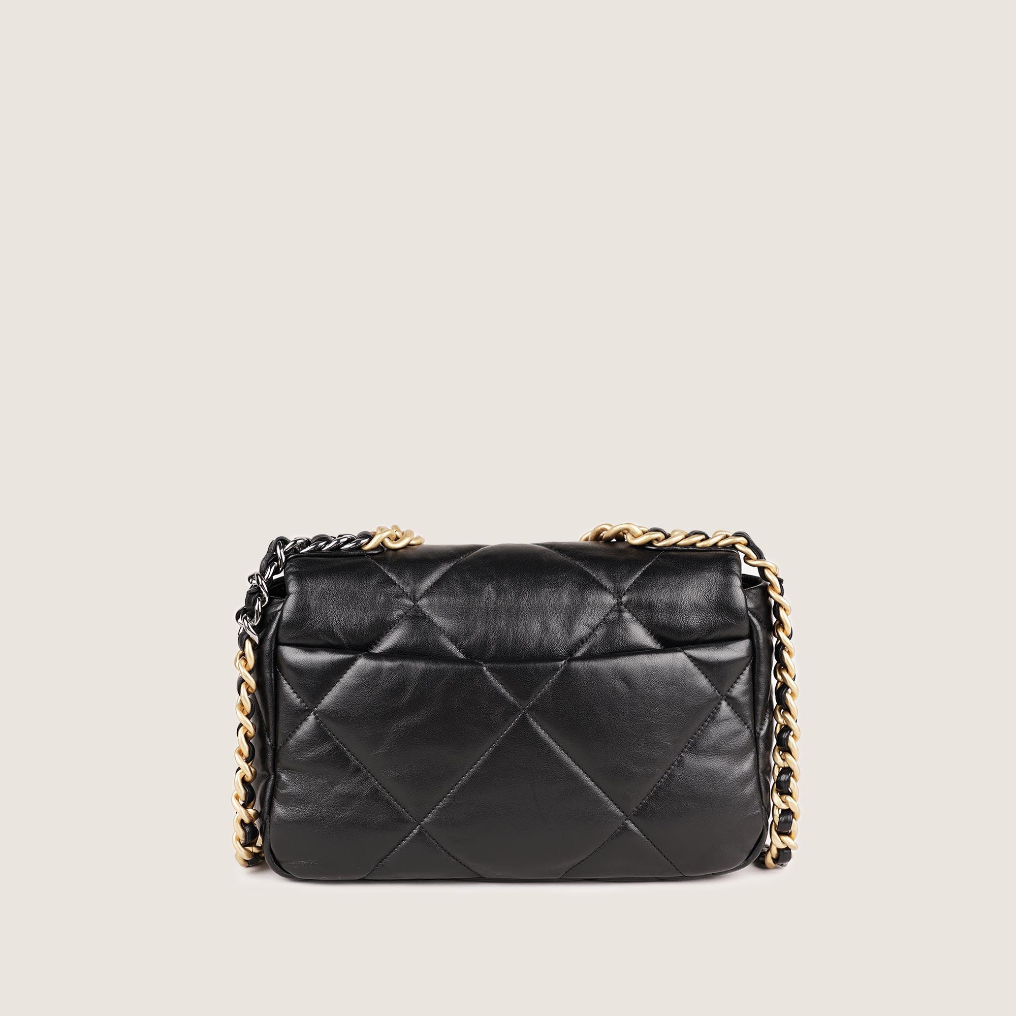 19 Small Flap - CHANEL - Affordable Luxury image