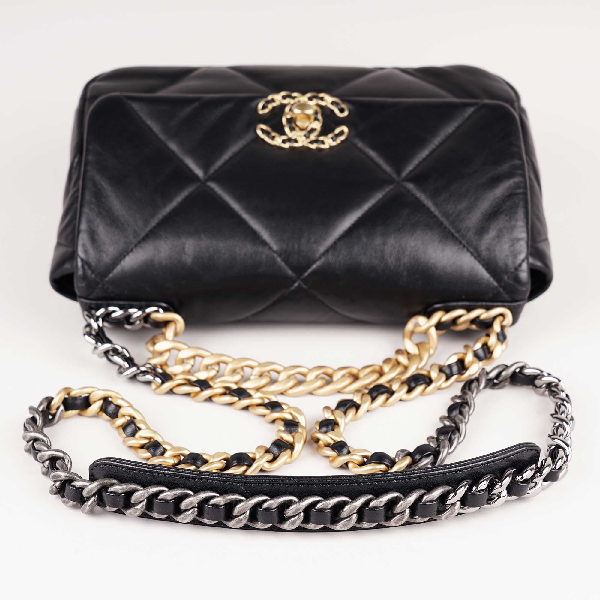 19 Small Flap - CHANEL - Affordable Luxury image