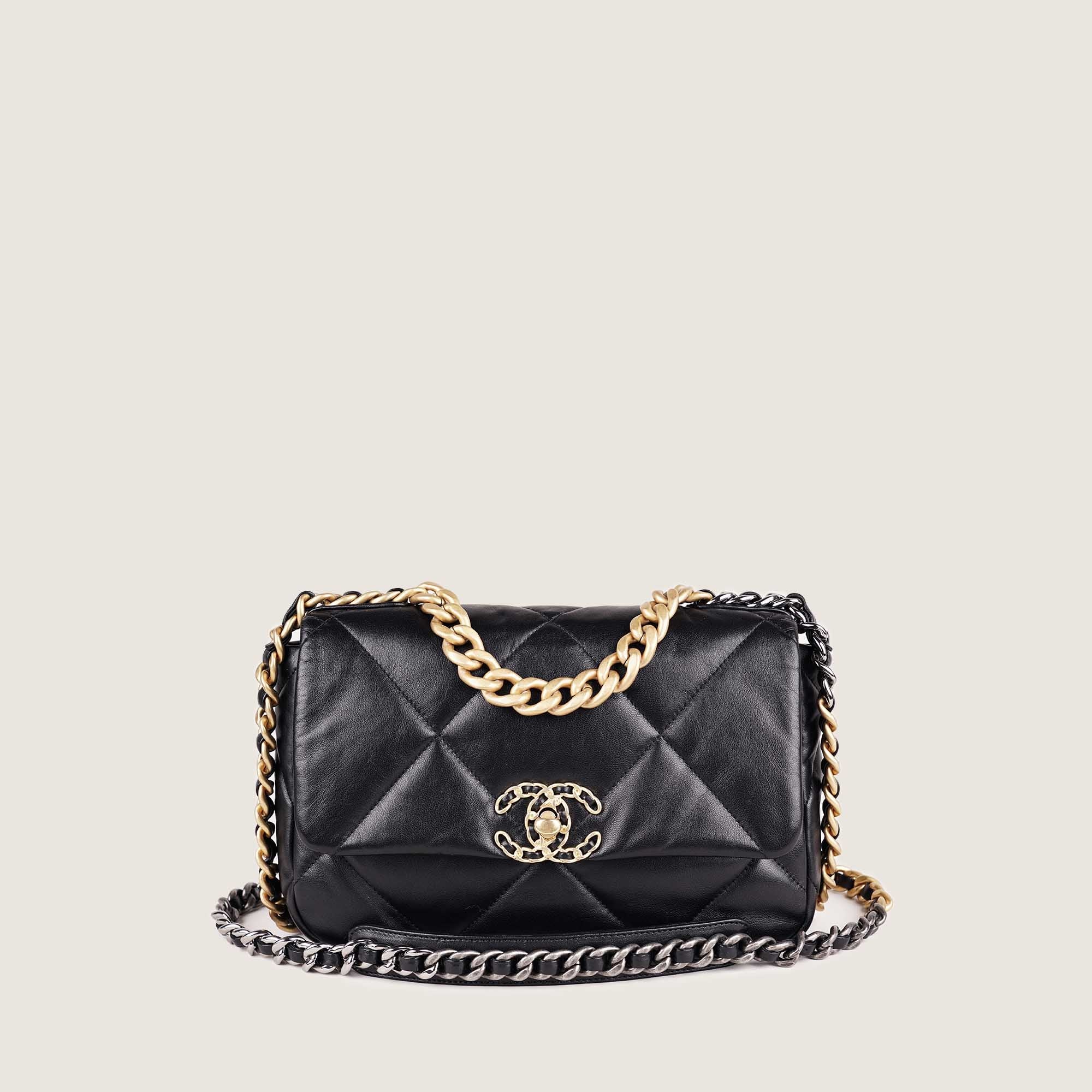19 Small Flap - CHANEL - Affordable Luxury image