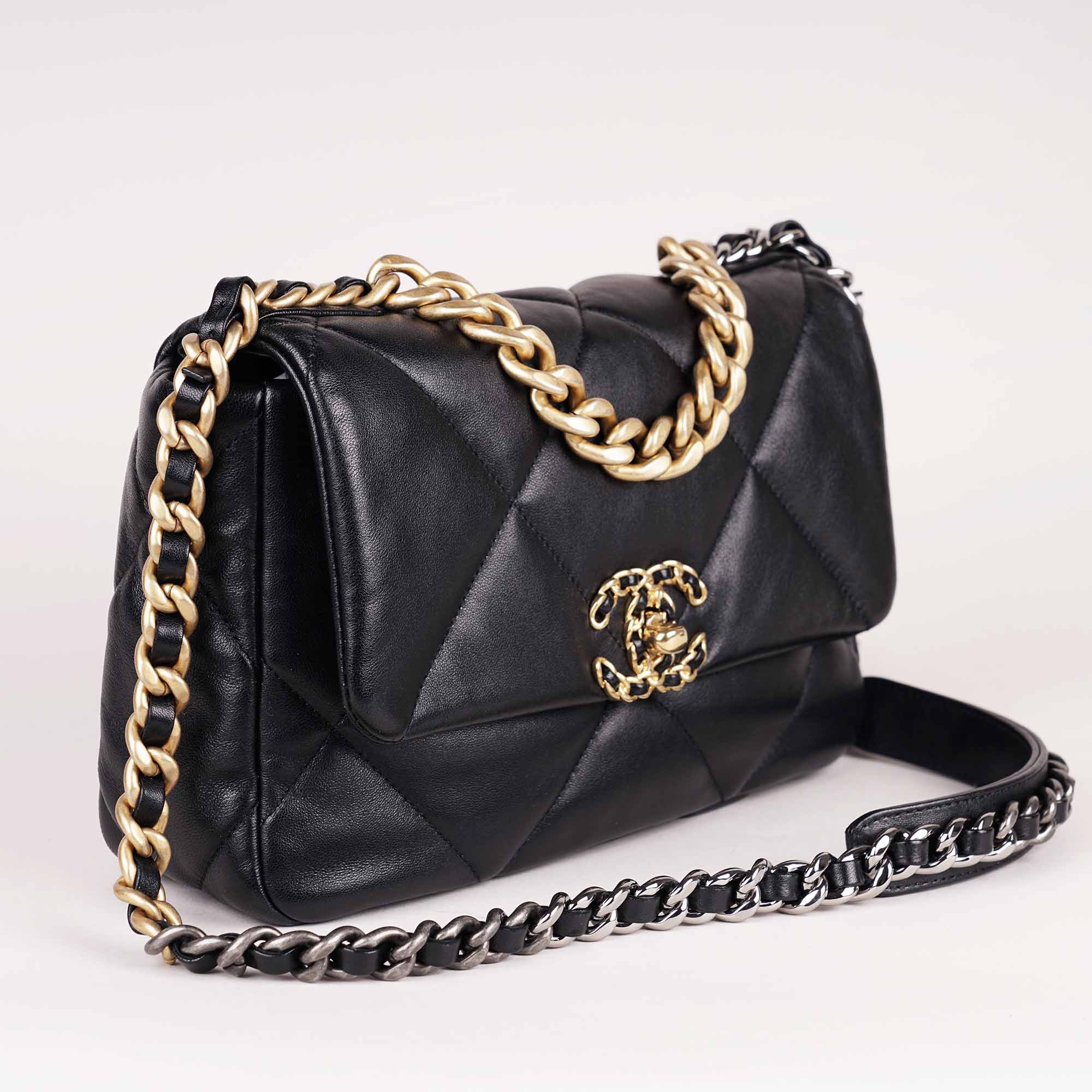 19 Small Flap Bag - CHANEL - Affordable Luxury image