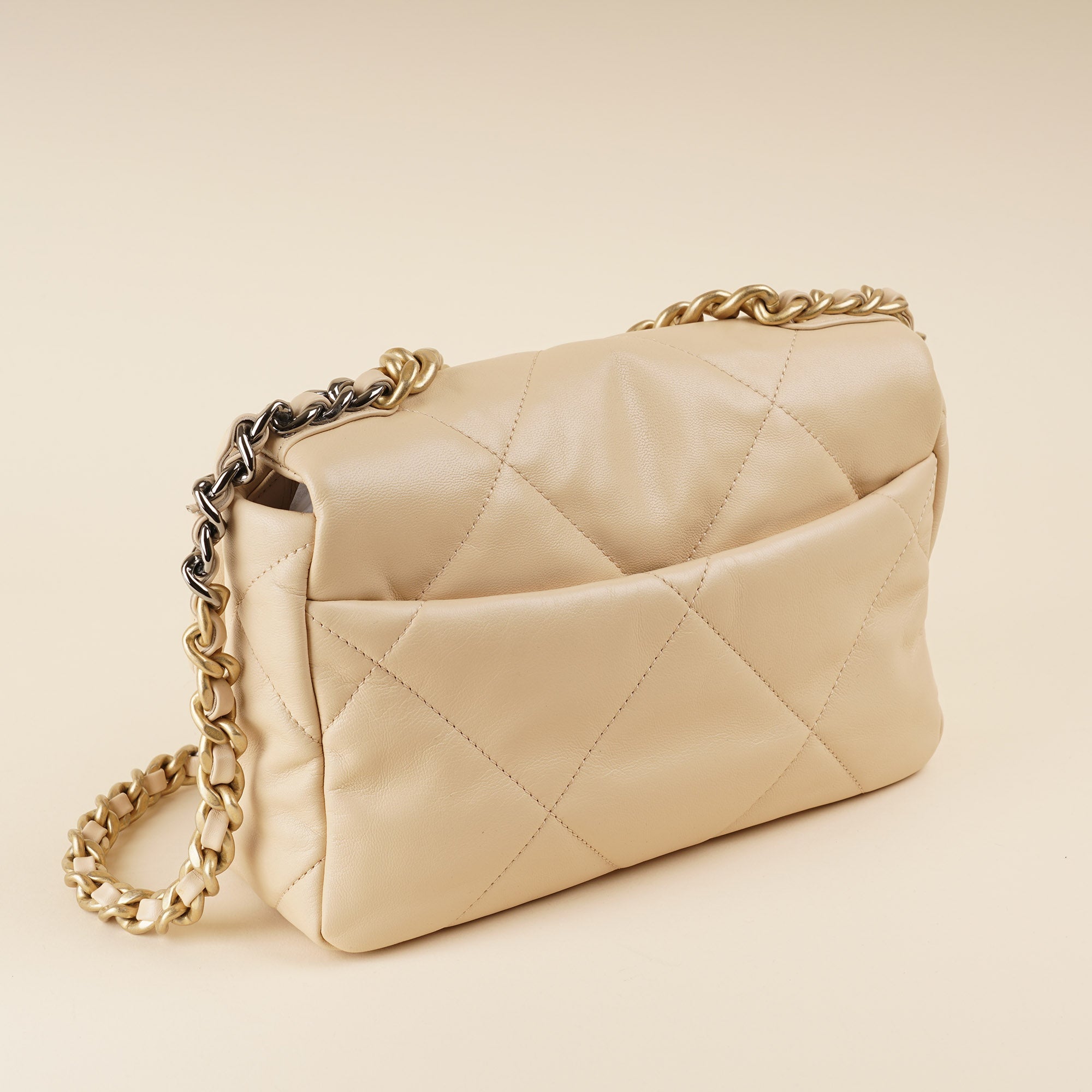 19 Small Flap Bag - CHANEL - Affordable Luxury image