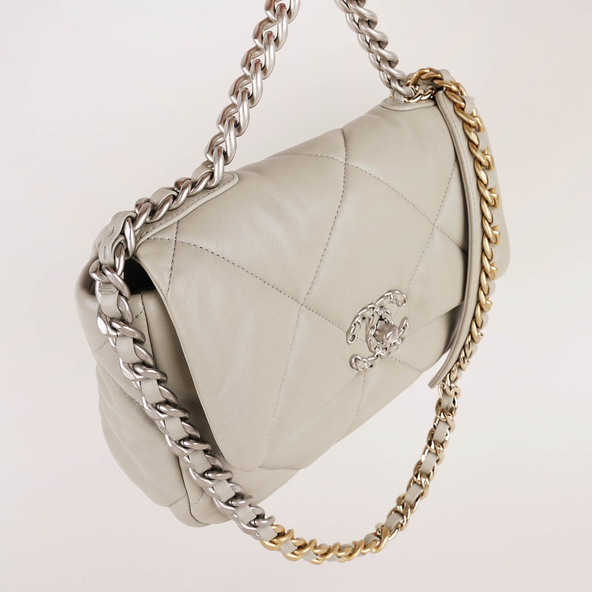 19 Small Flap Bag - CHANEL - Affordable Luxury image