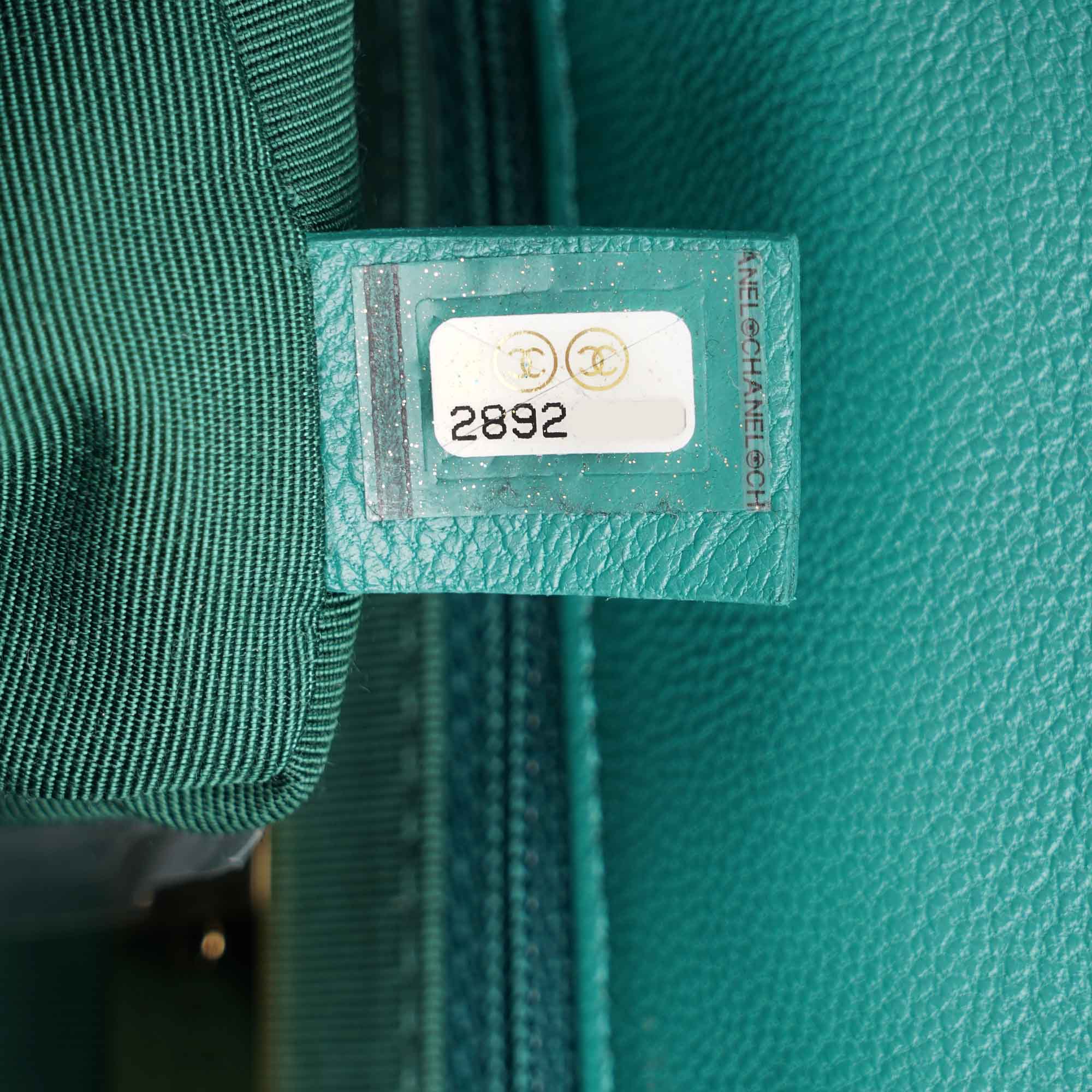 19 Small Flap Bag Green - CHANEL - Affordable Luxury image