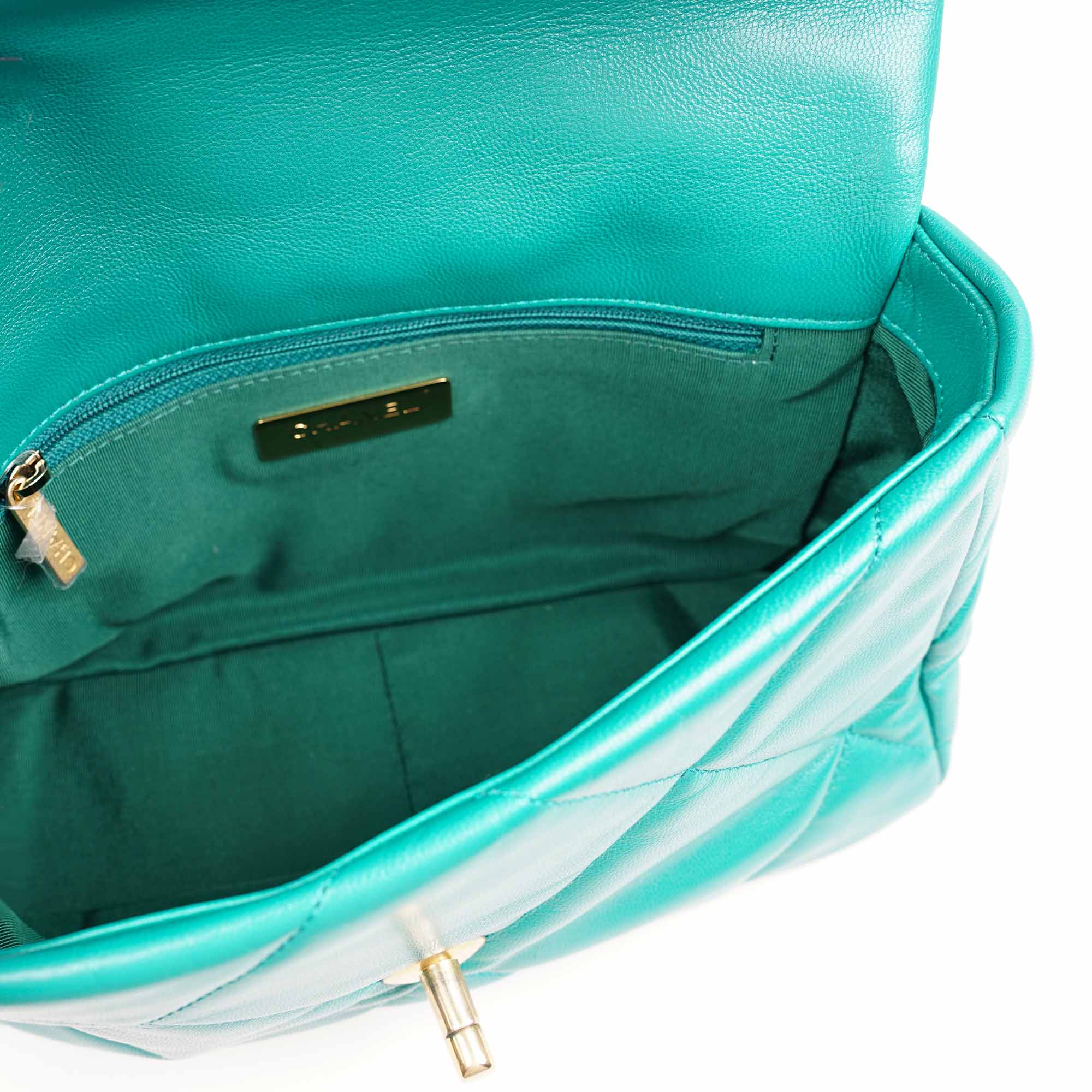 19 Small Flap Bag Green - CHANEL - Affordable Luxury image