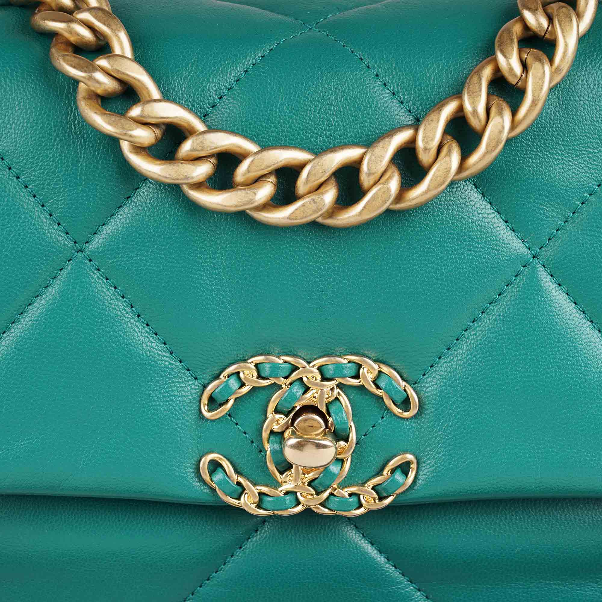 19 Small Flap Bag Green - CHANEL - Affordable Luxury image