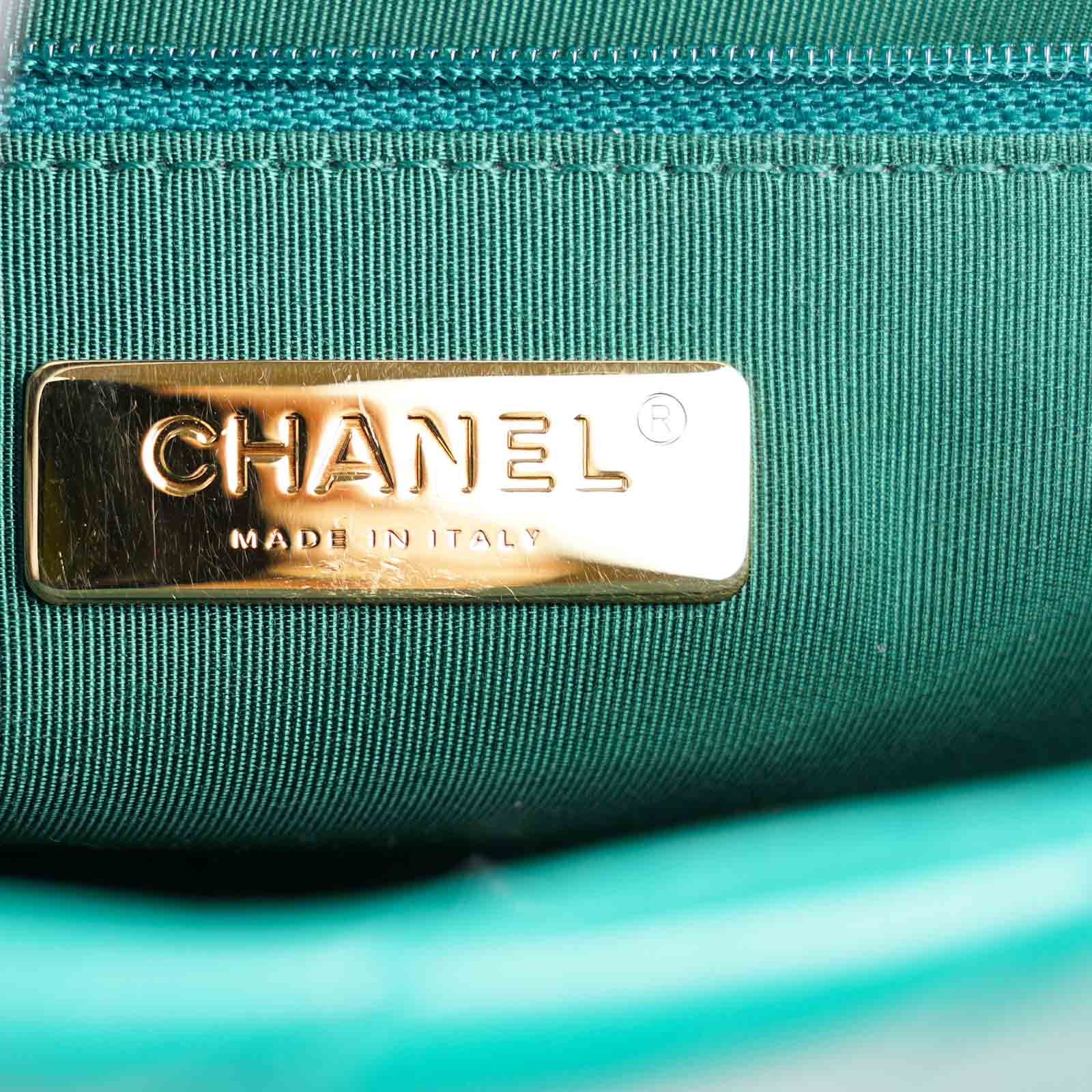 19 Small Flap Bag Green - CHANEL - Affordable Luxury image
