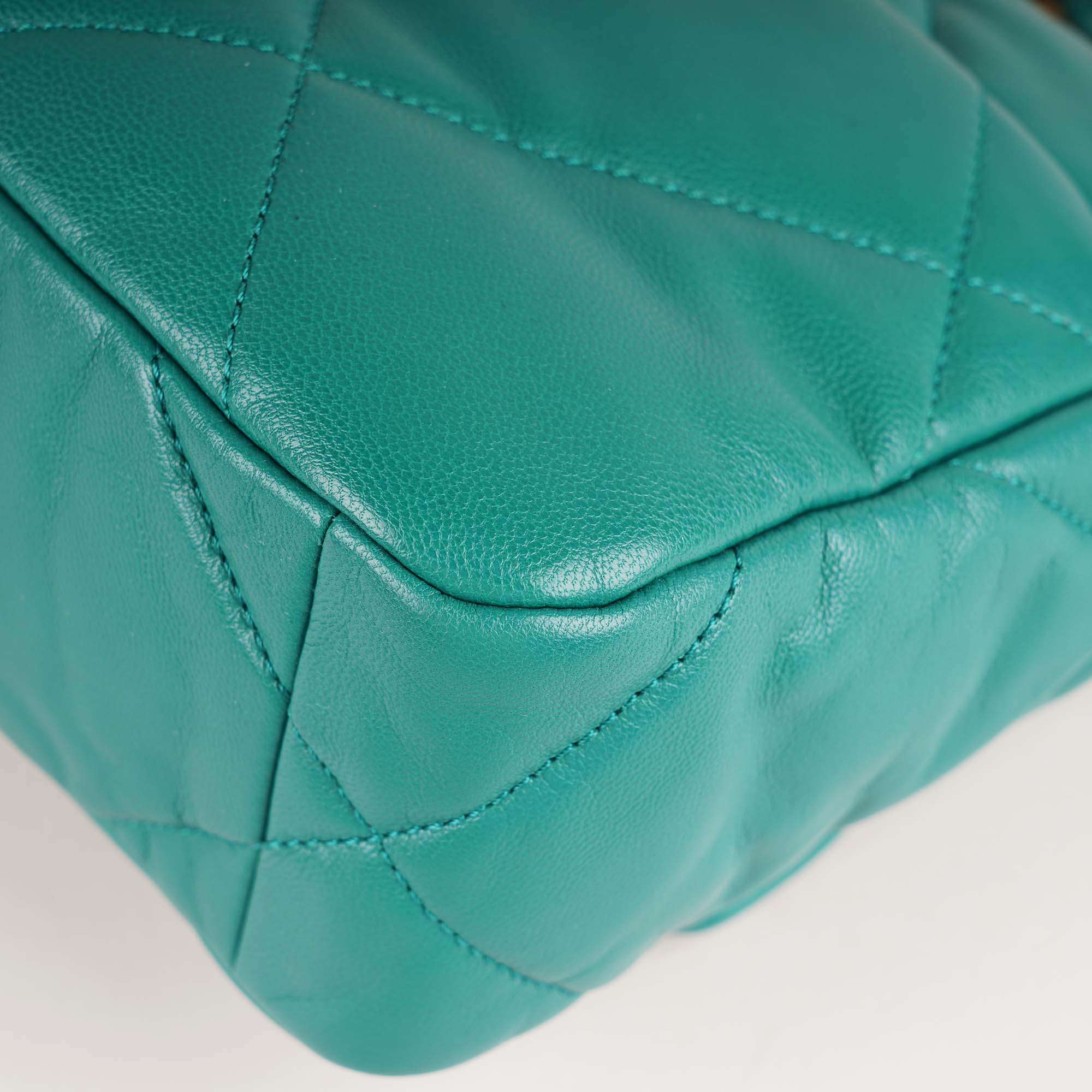 19 Small Flap Bag Green - CHANEL - Affordable Luxury image