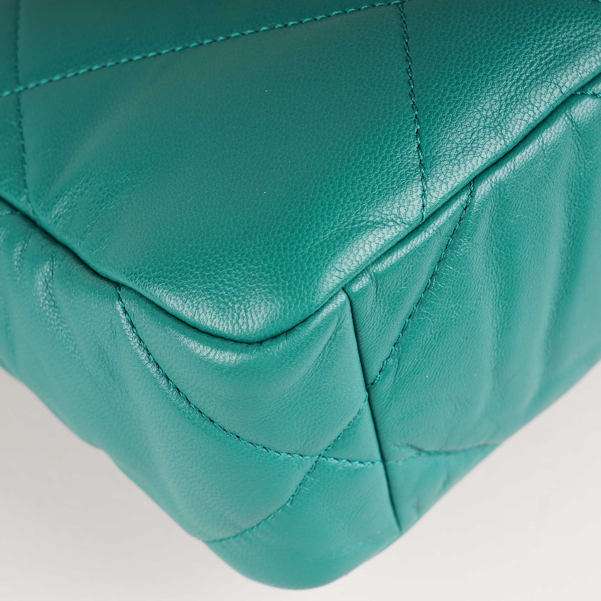 19 Small Flap Bag Green - CHANEL - Affordable Luxury image