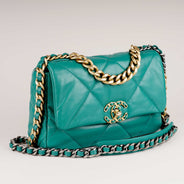 19 Small Flap Bag Green - CHANEL - Affordable Luxury thumbnail image