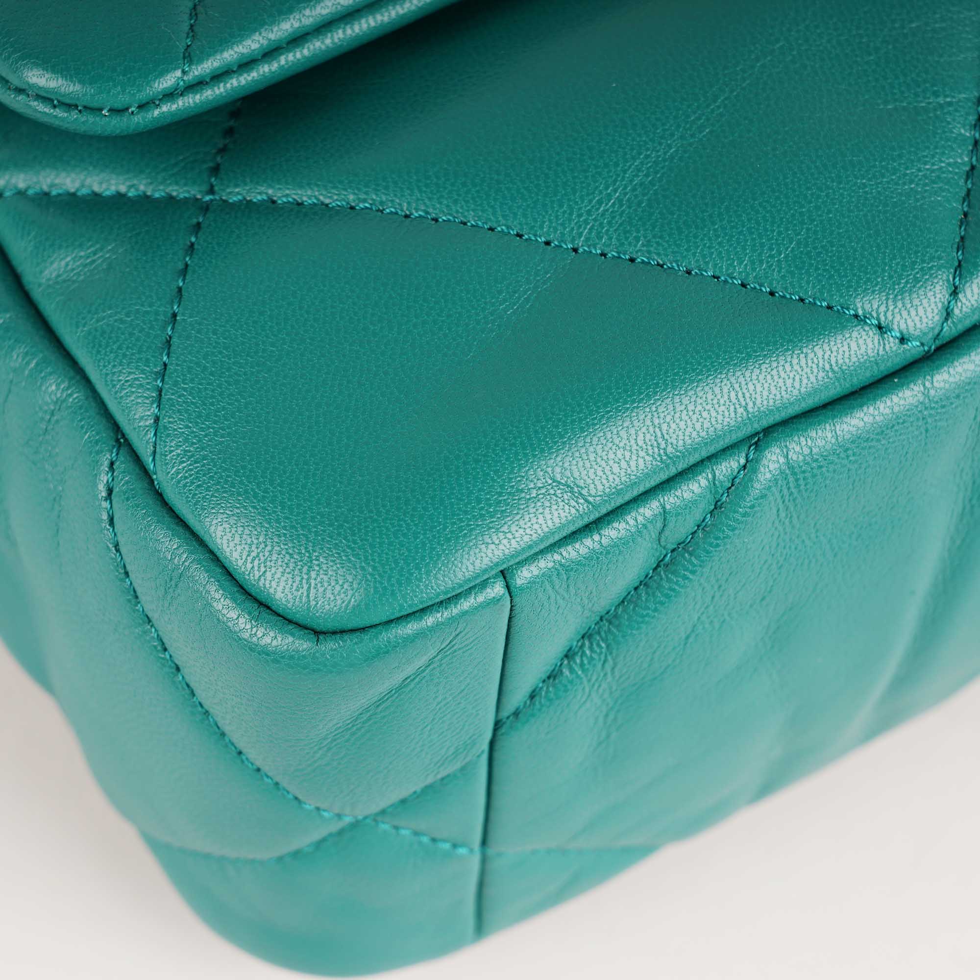 19 Small Flap Bag Green - CHANEL - Affordable Luxury image