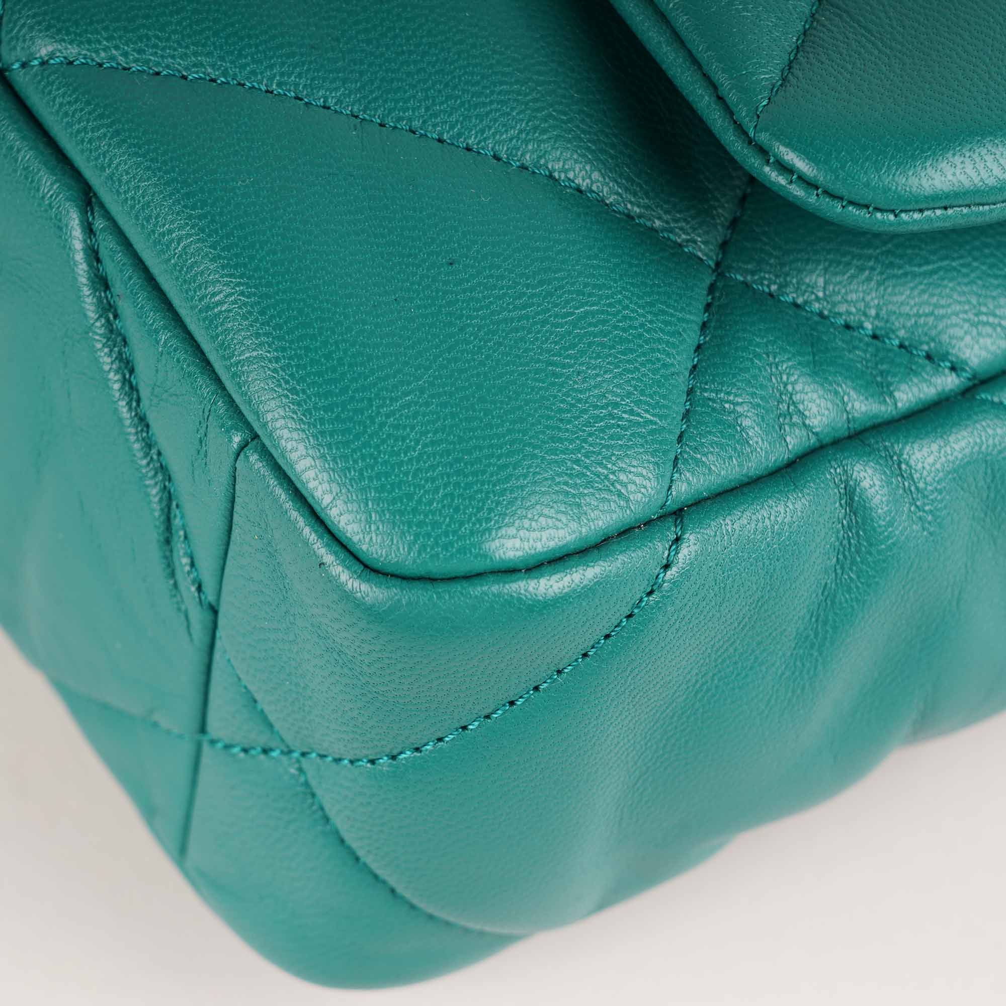 19 Small Flap Bag Green - CHANEL - Affordable Luxury image