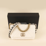 19 Wallet On Chain - CHANEL - Affordable Luxury thumbnail image