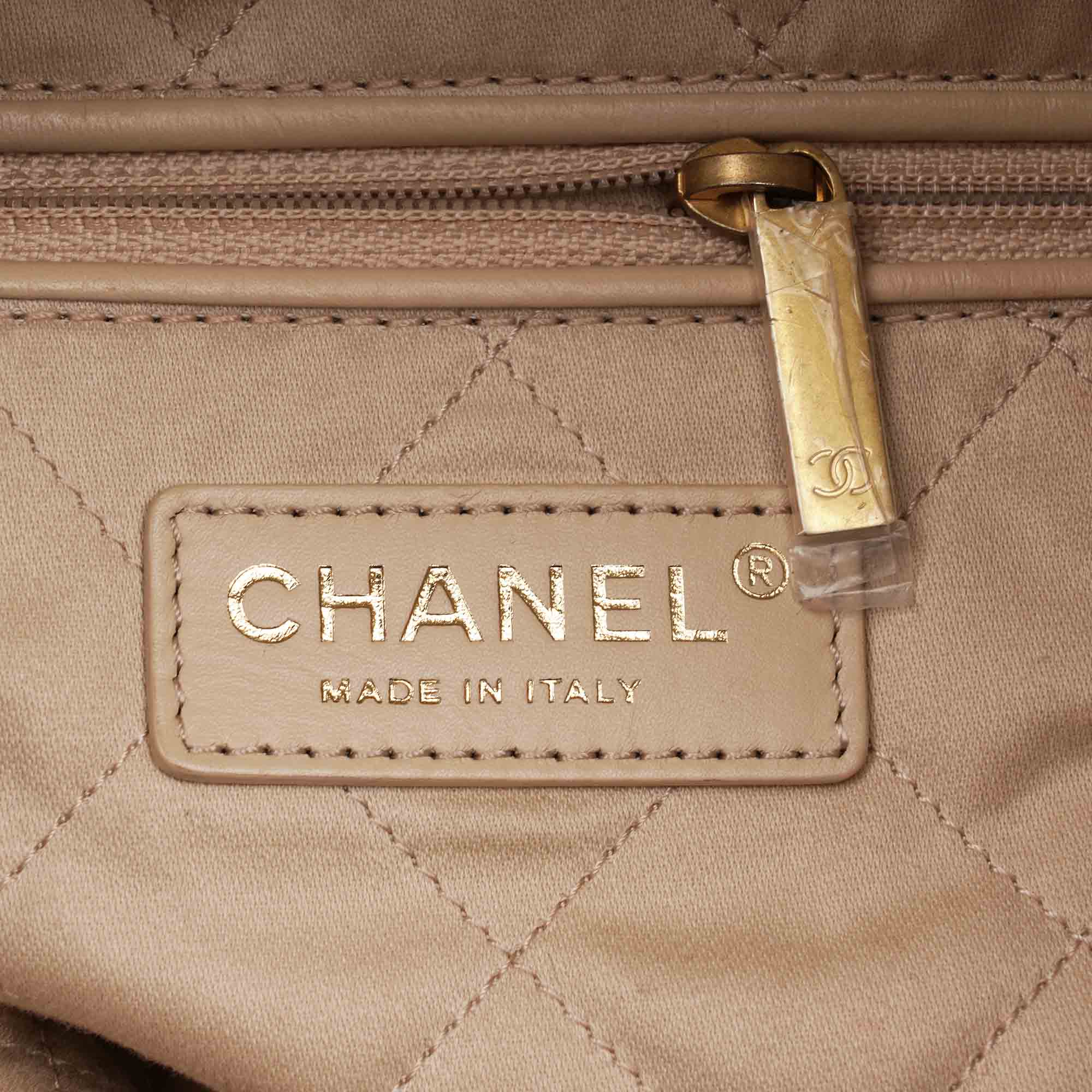 22 Handbag - CHANEL - Affordable Luxury image