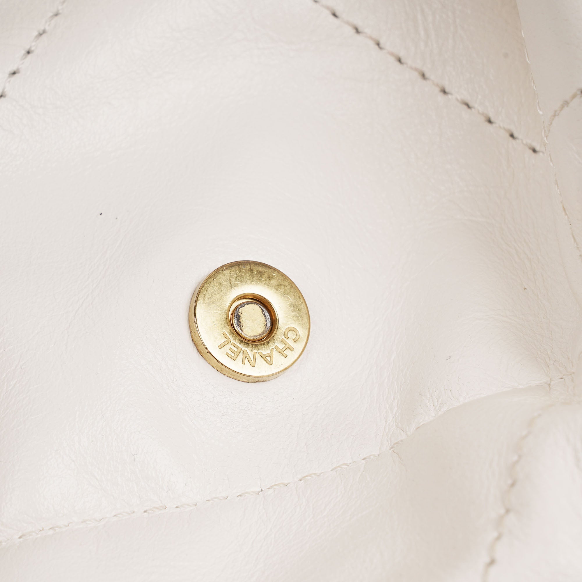 22 Handbag - CHANEL - Affordable Luxury image